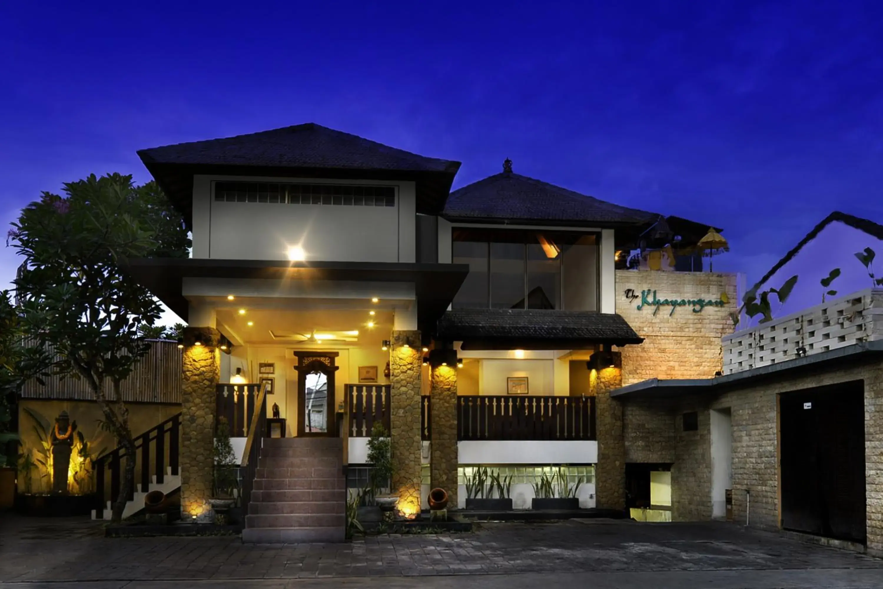 Facade/entrance in The Khayangan Dreams Villa, Seminyak Facade/entrance in The Khayangan Dreams Villa, Seminyak