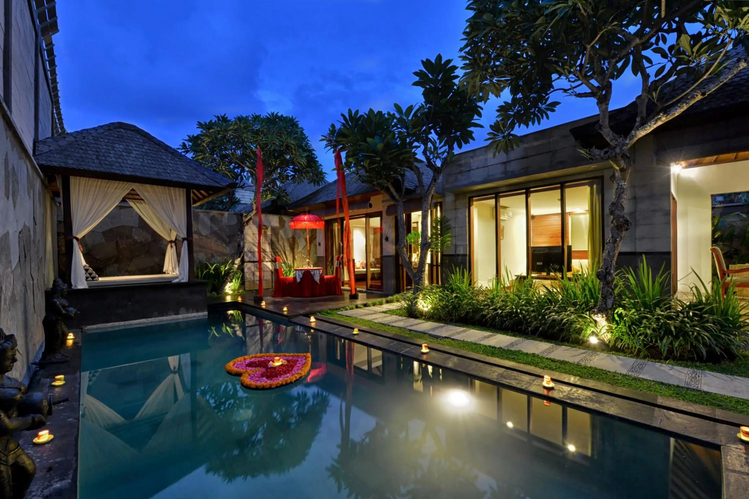 Swimming pool in The Khayangan Dreams Villa, Seminyak