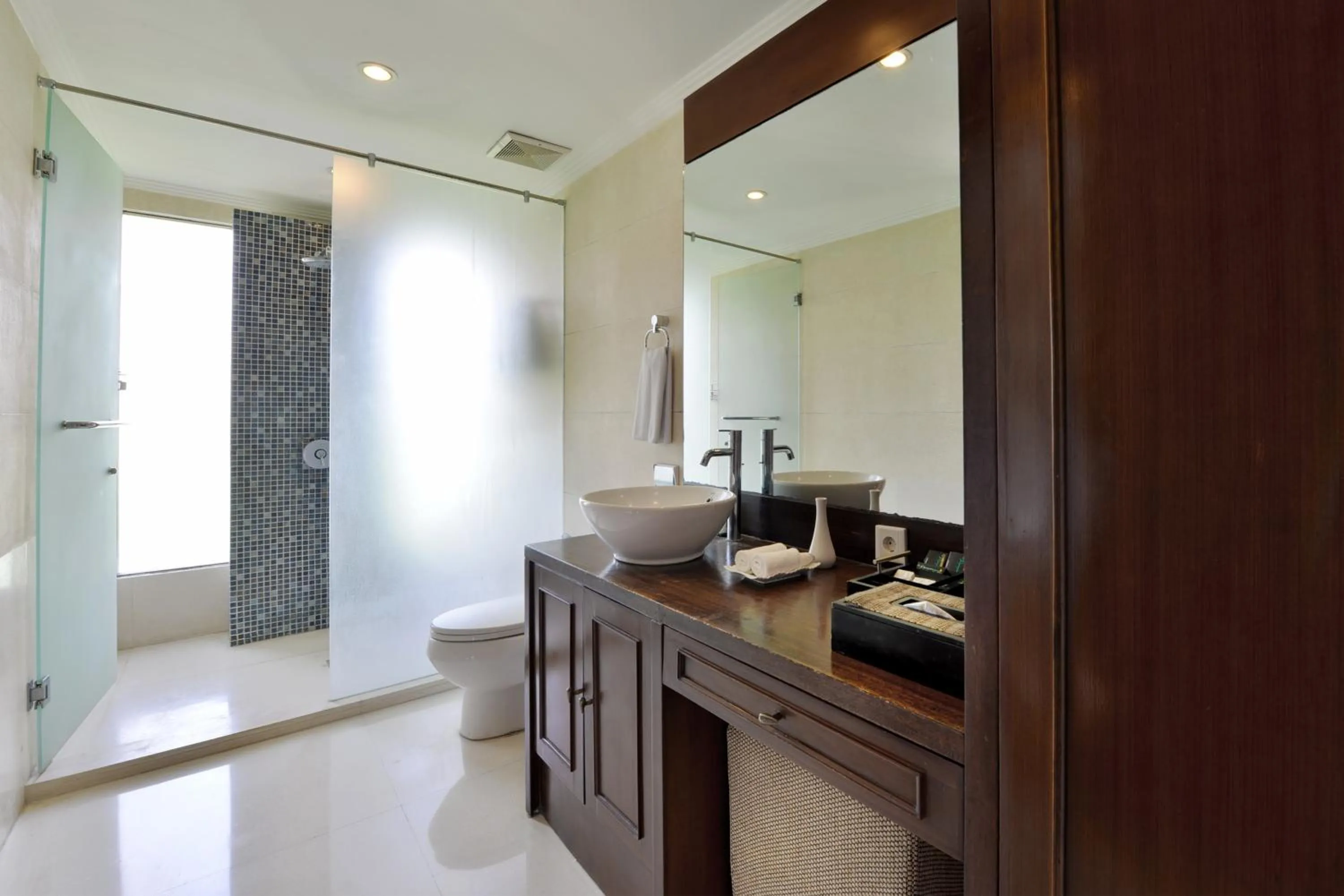 Bathroom in The Khayangan Dreams Villa, Seminyak