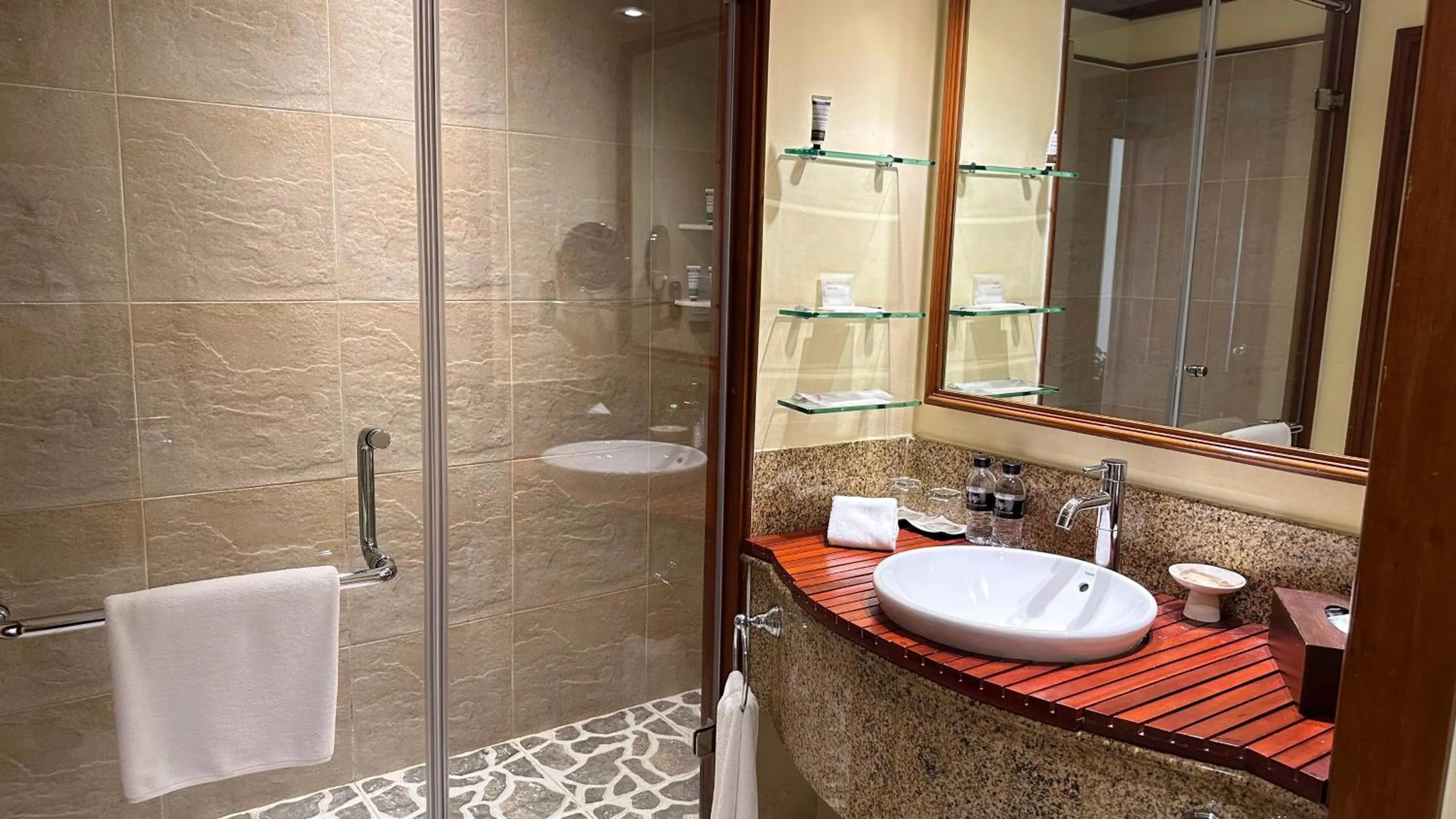 Shower in Hai Phong Harbour View Hotel