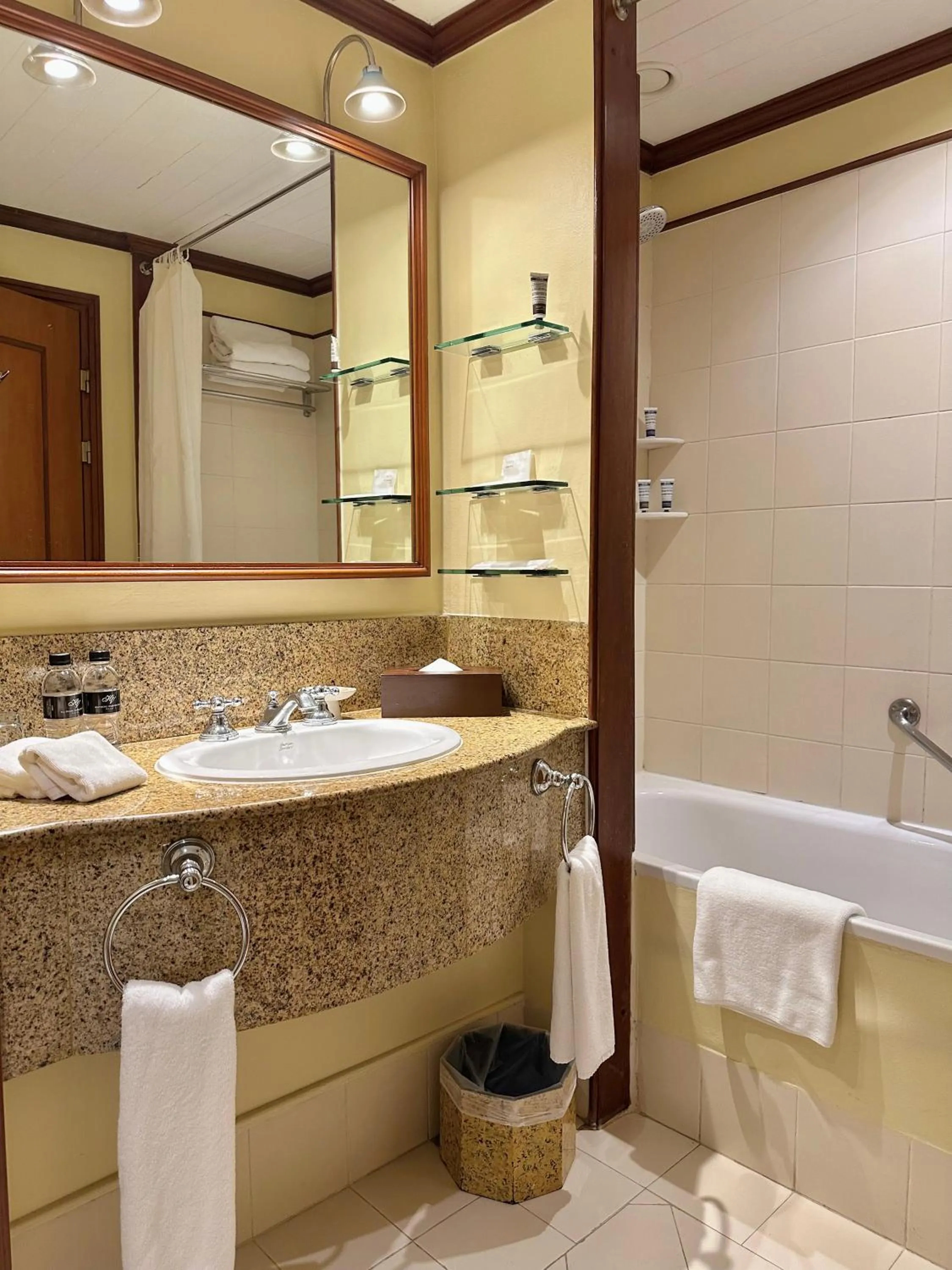 Shower in Hai Phong Harbour View Hotel