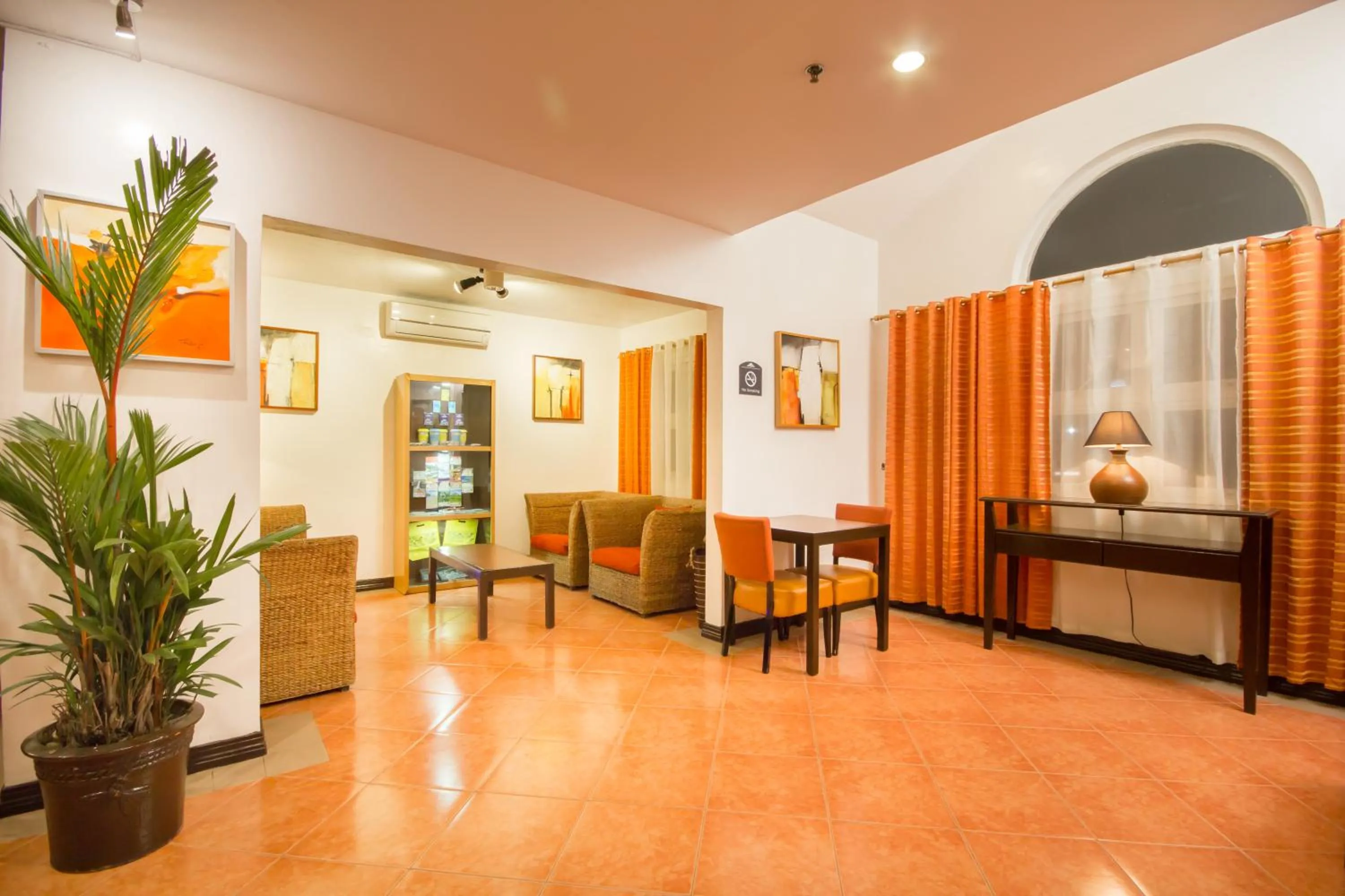 Lobby or reception in Microtel by Wyndham Eagle Ridge