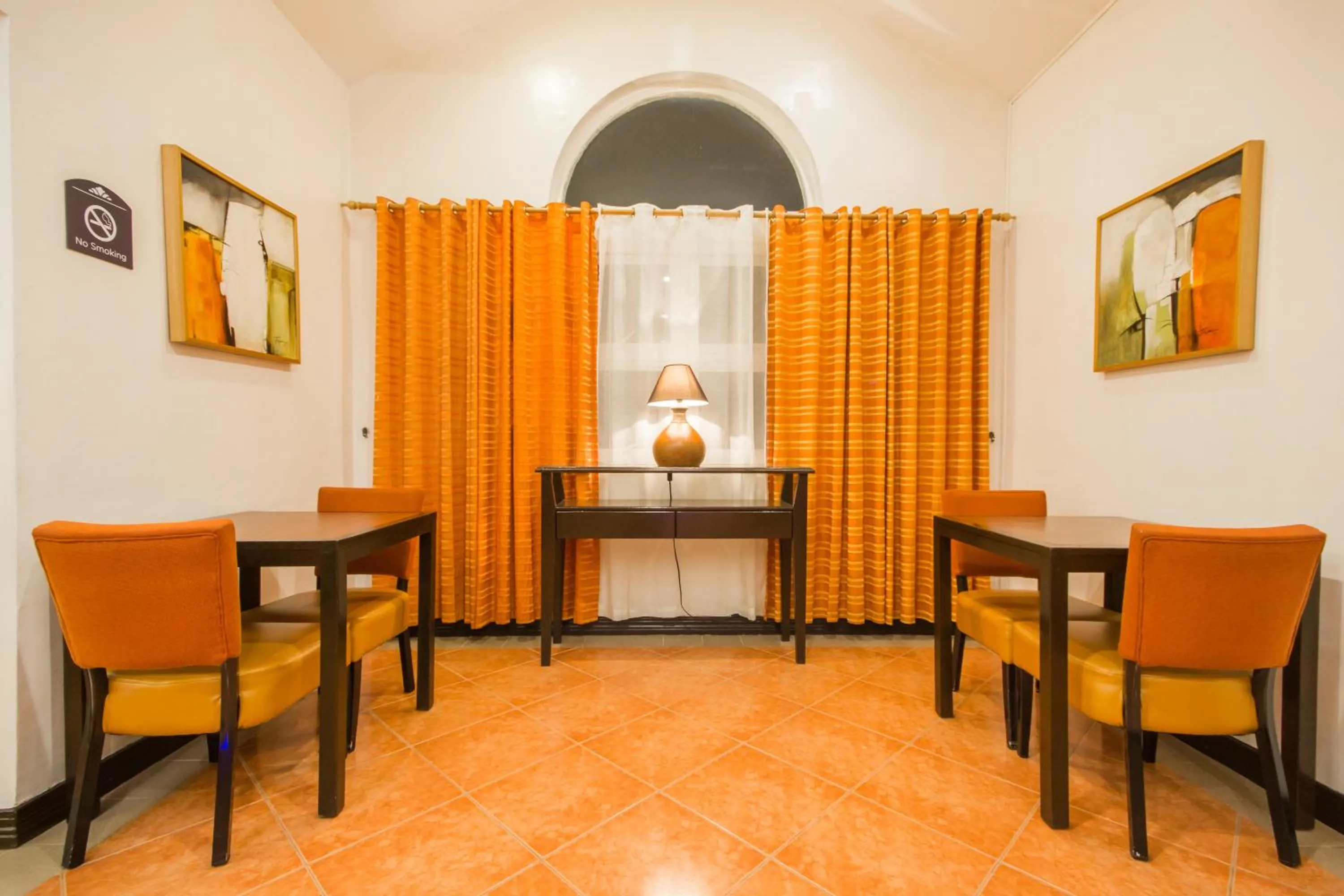 Lobby or reception in Microtel by Wyndham Eagle Ridge