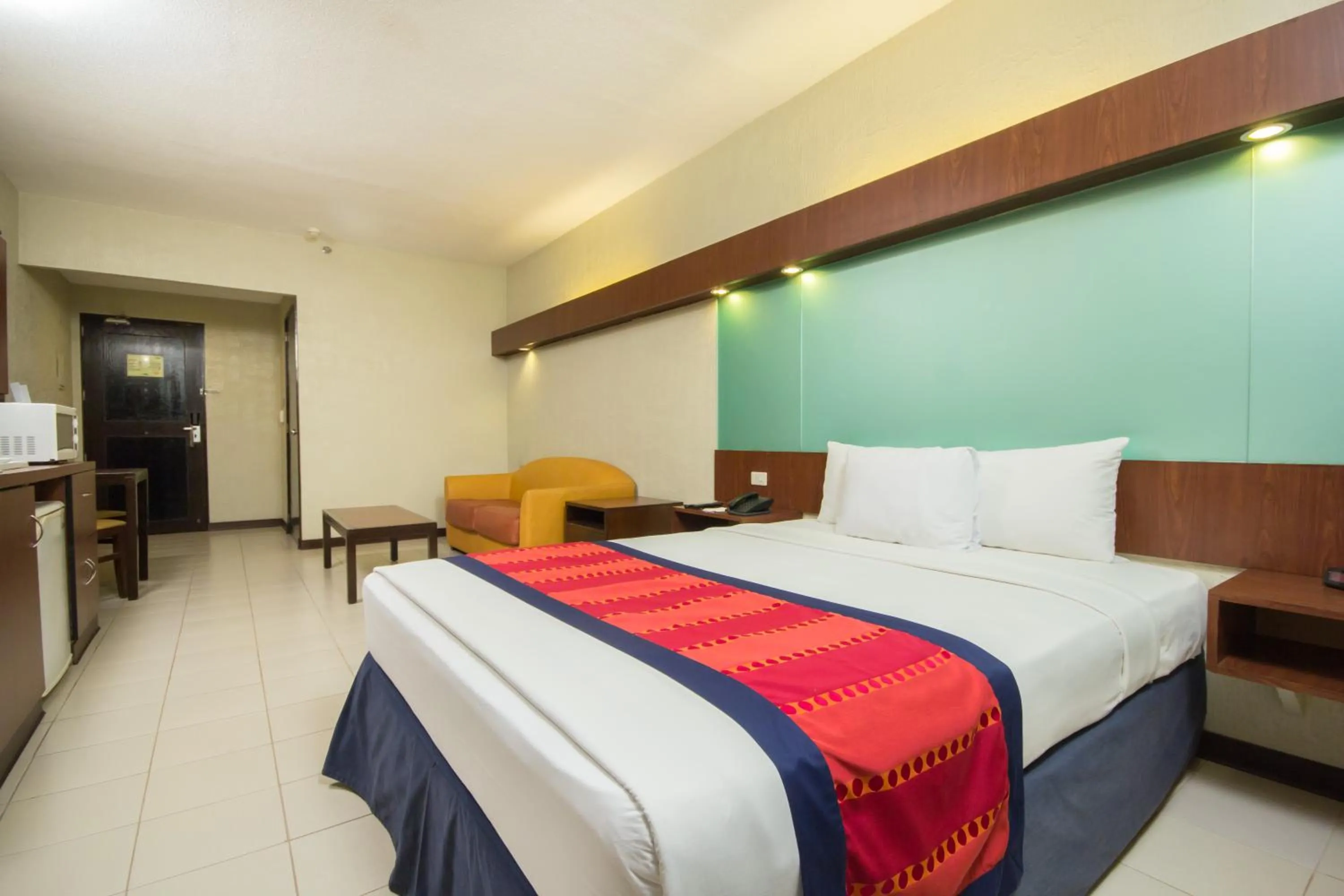 Bedroom, Bed in Microtel by Wyndham Eagle Ridge