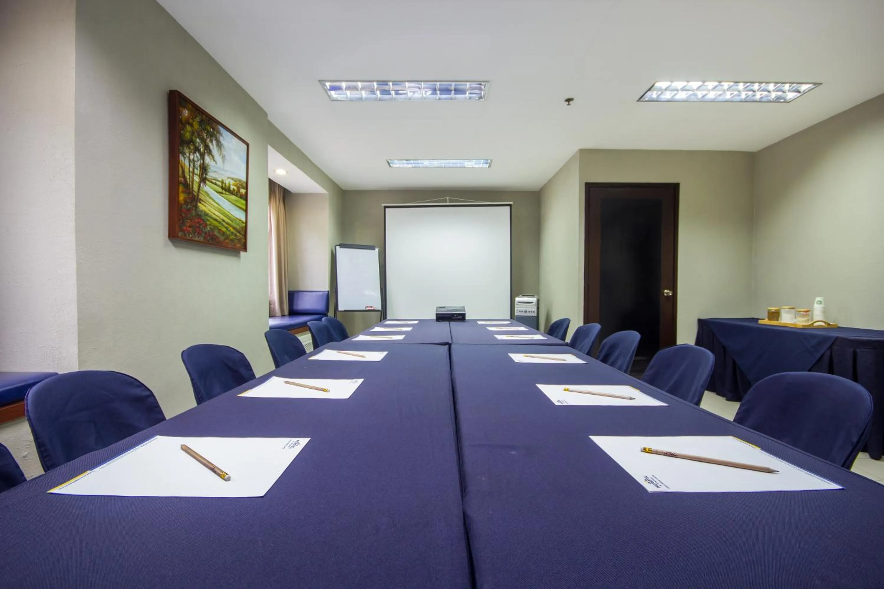 Meeting/conference room in Microtel by Wyndham Eagle Ridge