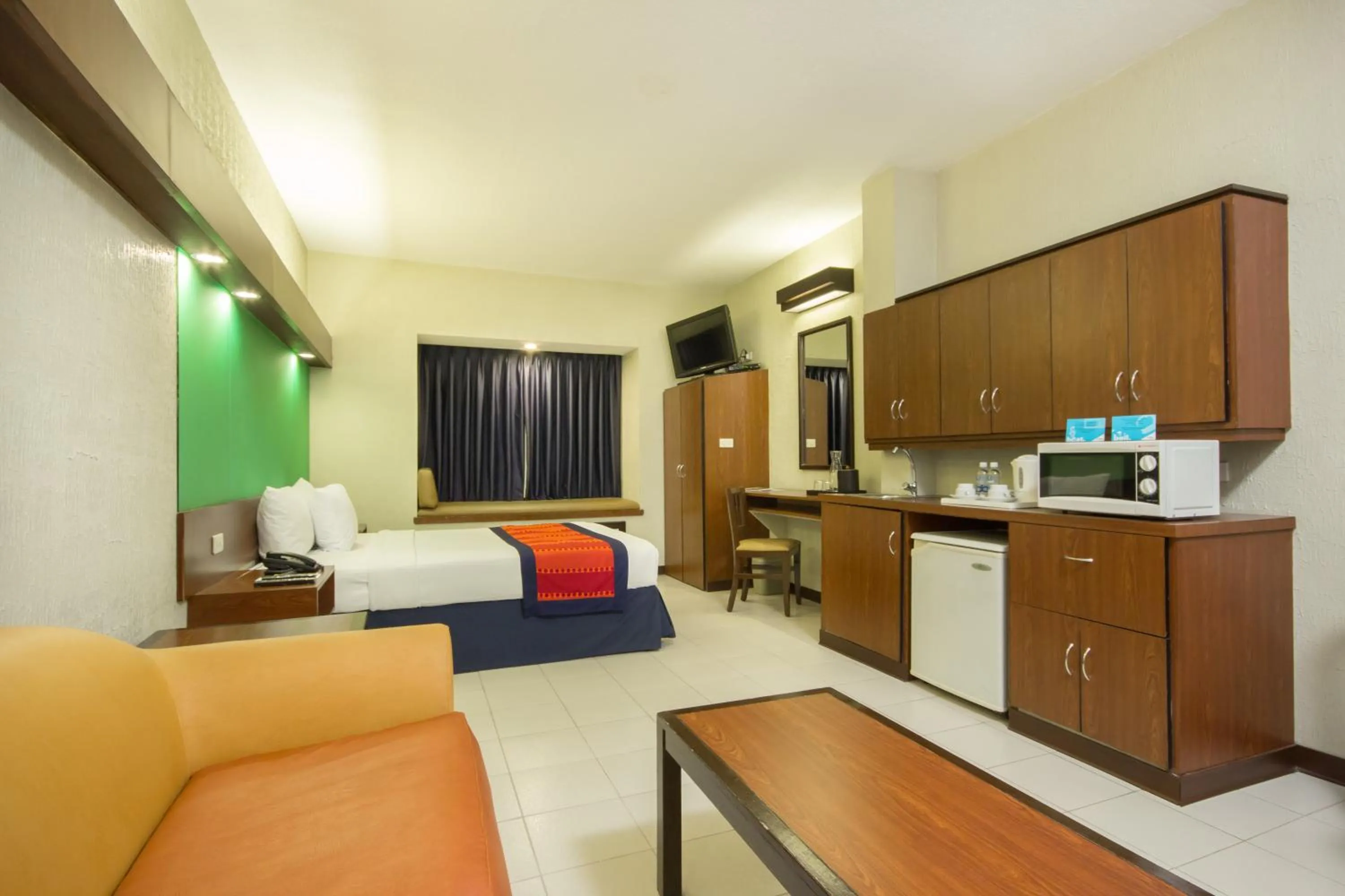 TV and multimedia, Bed in Microtel by Wyndham Eagle Ridge