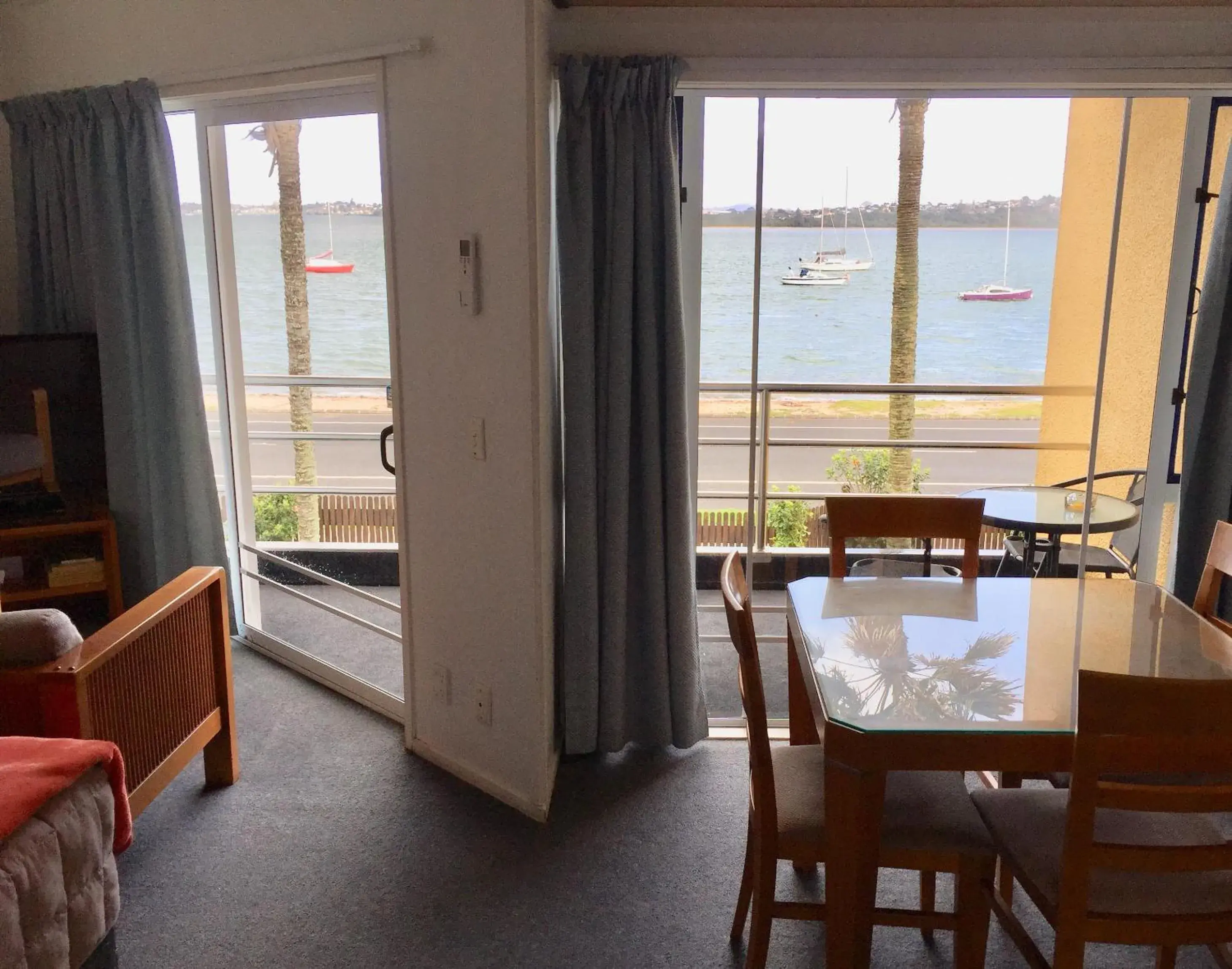 One-Bedroom Suite with Sea View - Upper Floor in Bucklands Beach Waterfront Motel One-Bedroom Suite with Sea View - Upper Floor in Bucklands Beach Waterfront Motel