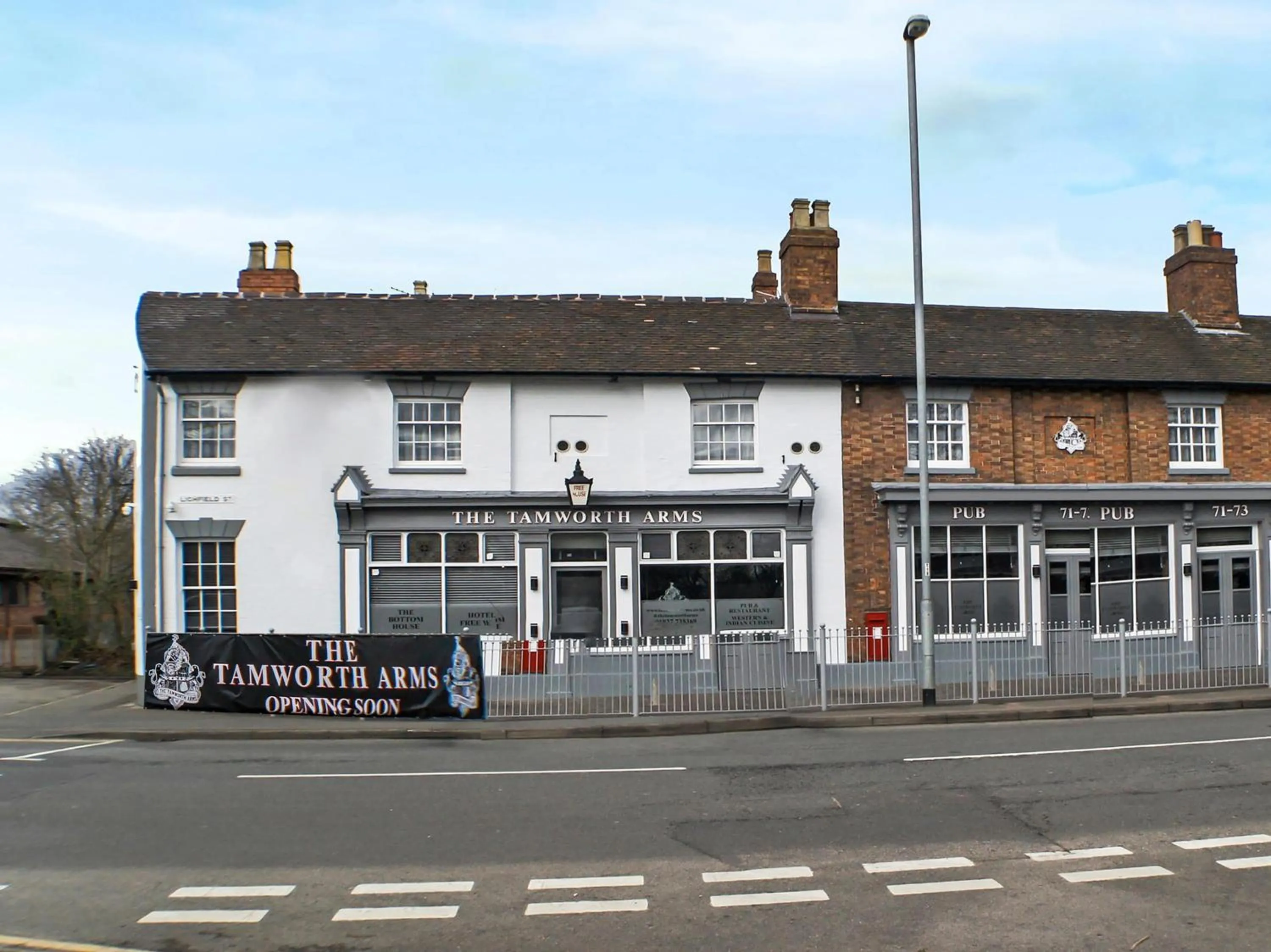 Facade/entrance in OYO Tamworth Arms Boutique Pub & Hotel