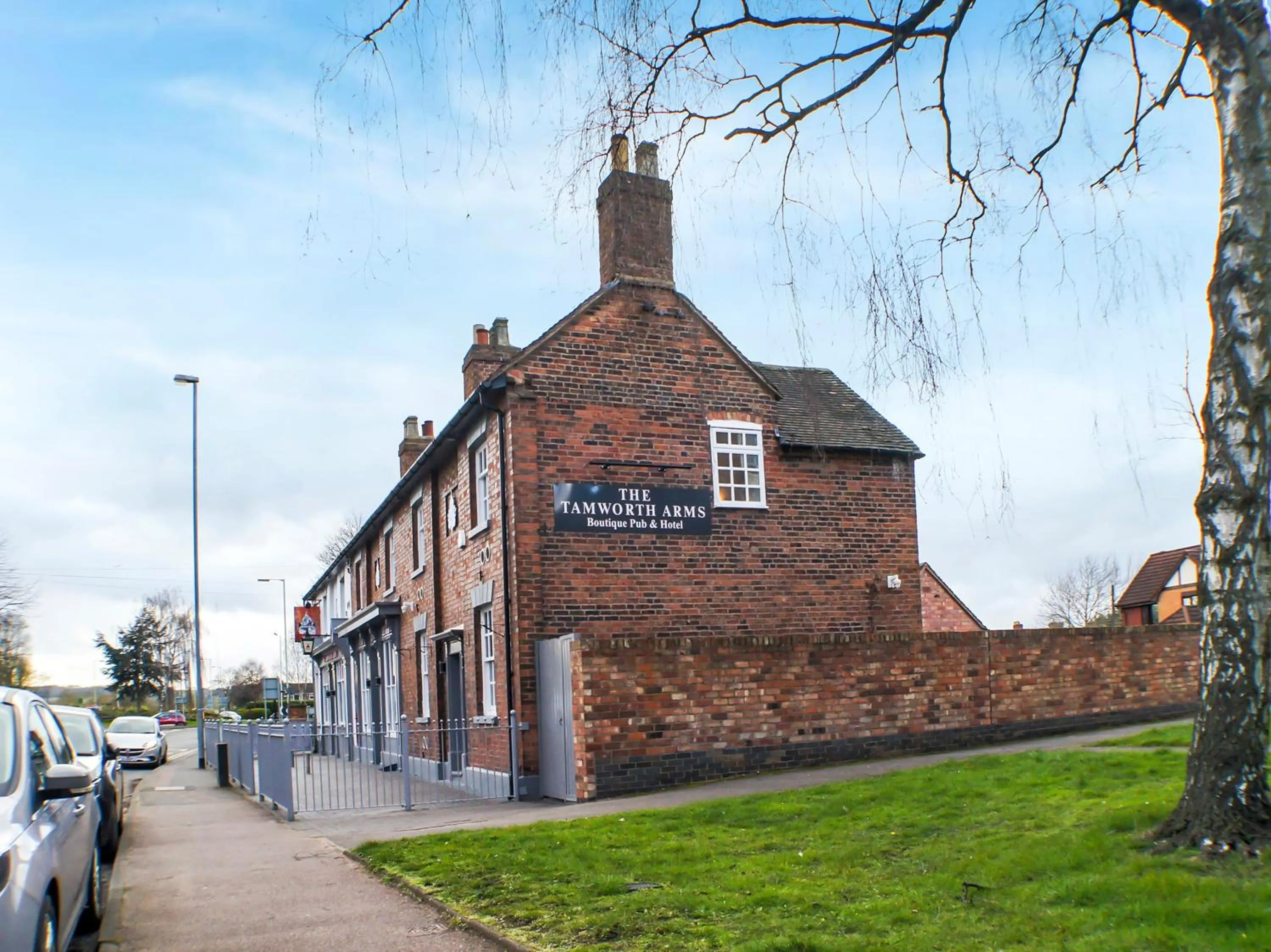 Facade/entrance in OYO Tamworth Arms Boutique Pub & Hotel