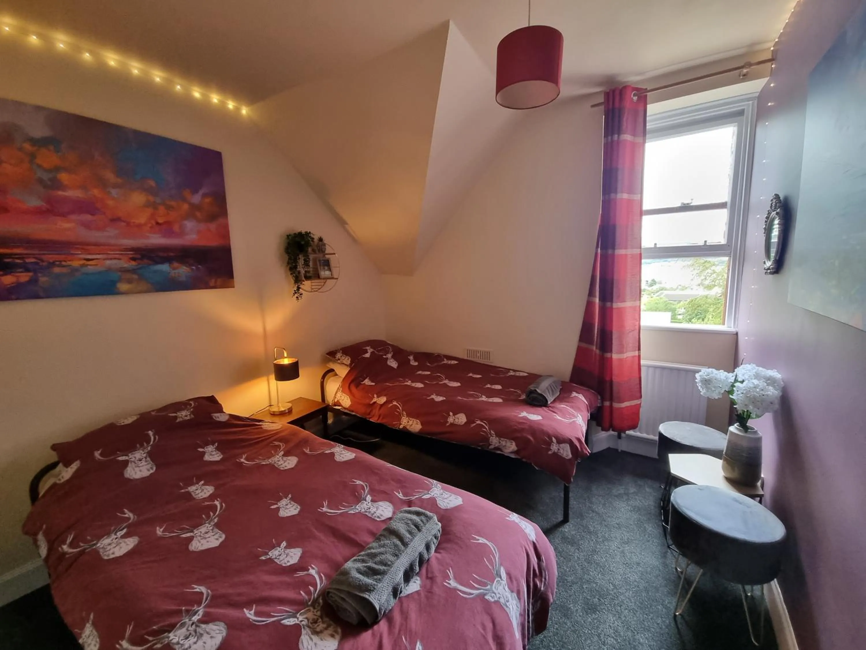 Budget Twin Room in Fort William Backpackers