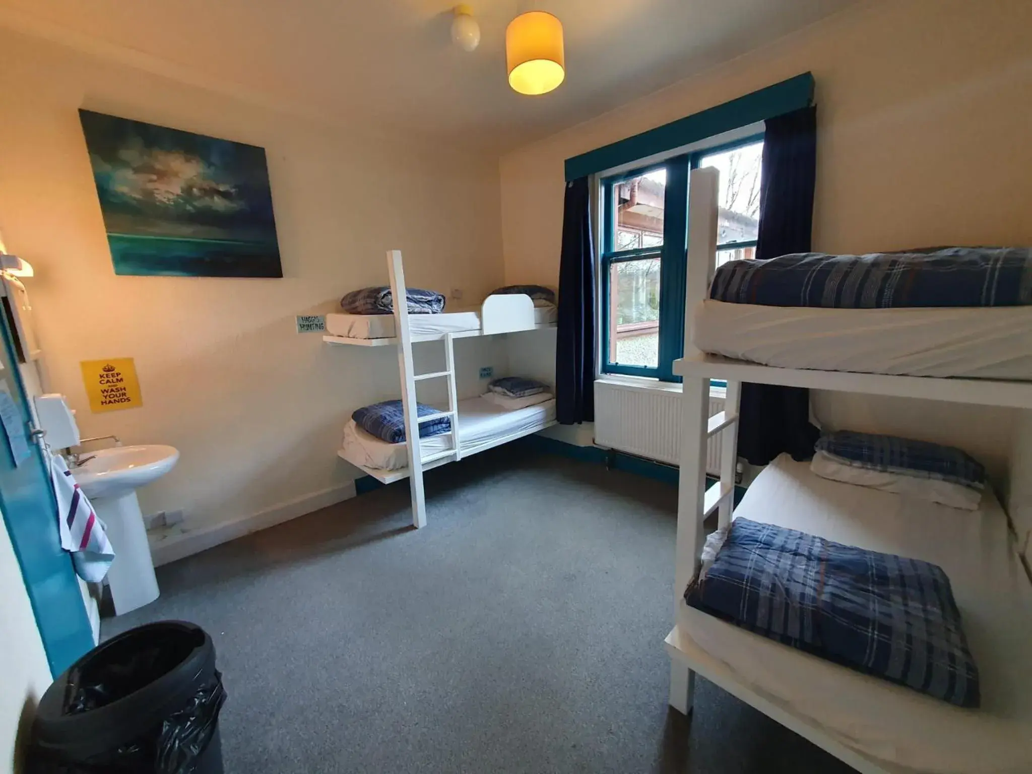 Quadruple Room with Private Bathroom in Fort William Backpackers Quadruple Room with Private Bathroom in Fort William Backpackers