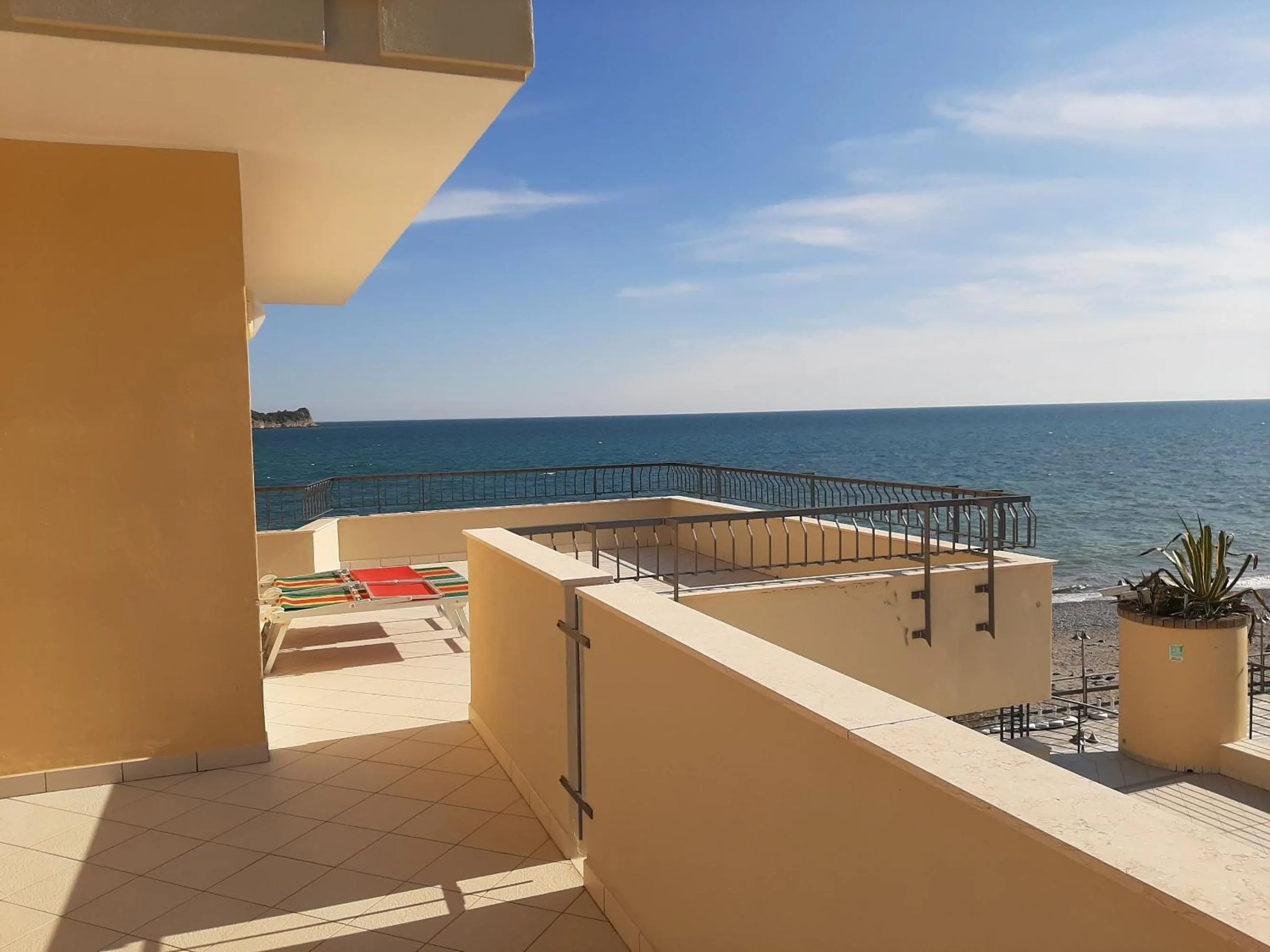 Pool view in Residence Sole