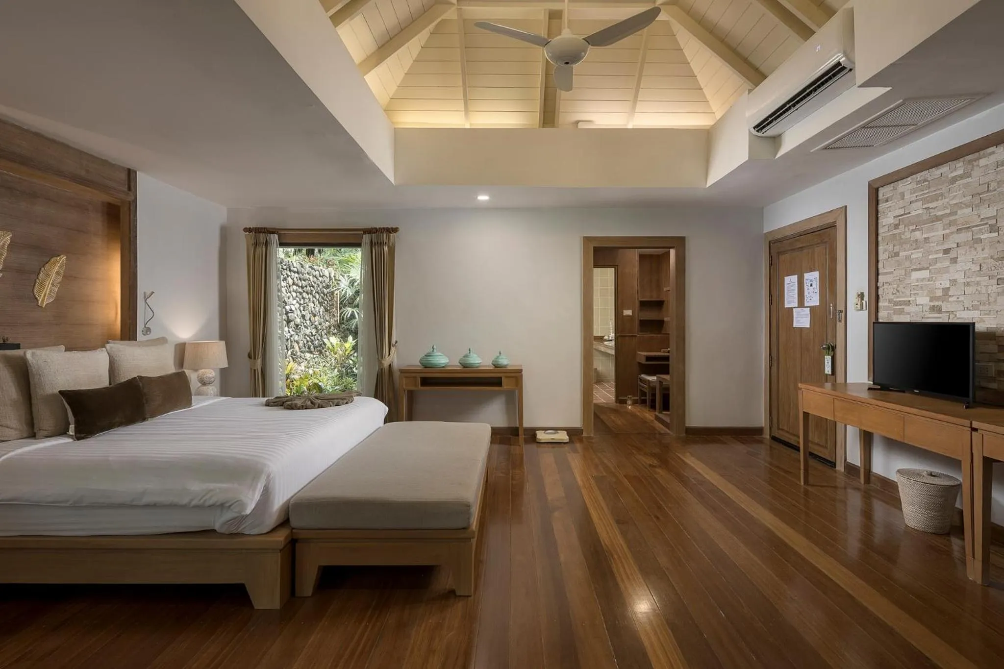 Bed in Khaolak Paradise Resort