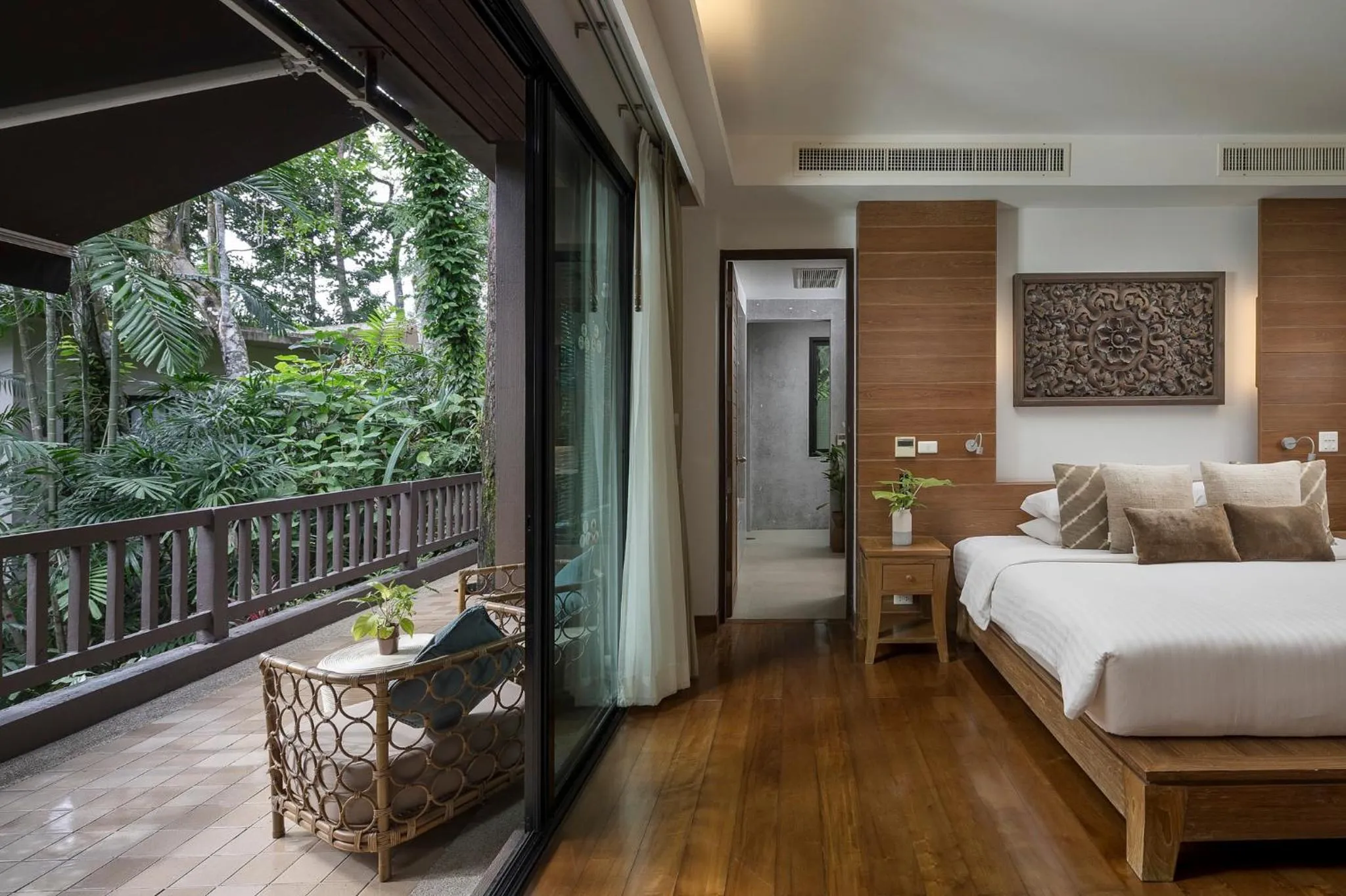 Bed in Khaolak Paradise Resort