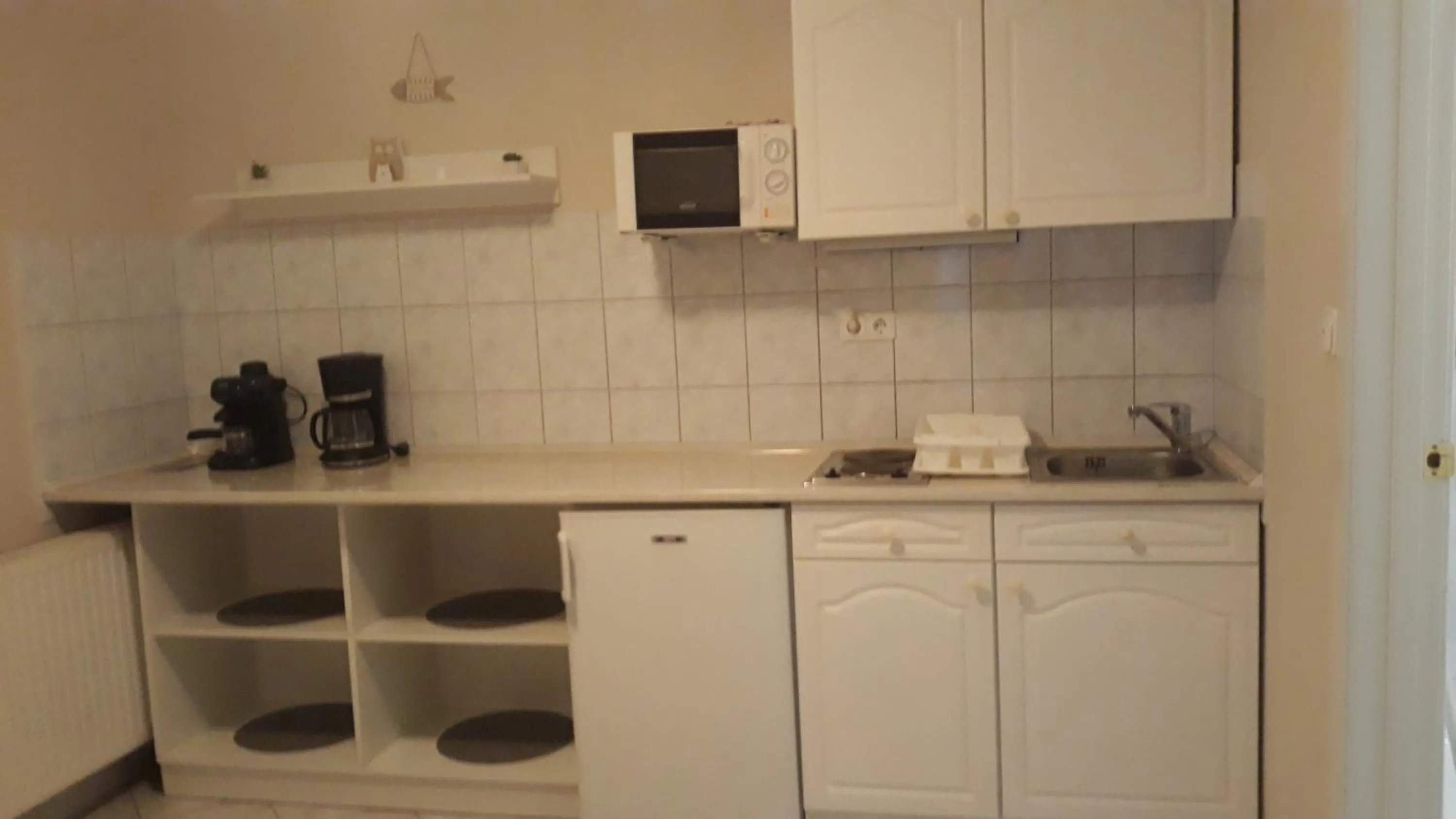 Kitchen or kitchenette in Szalóky Apartmanház