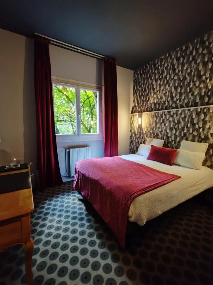 Bed in Logis Hotel - Restaurant Le Relais de Comodoliac