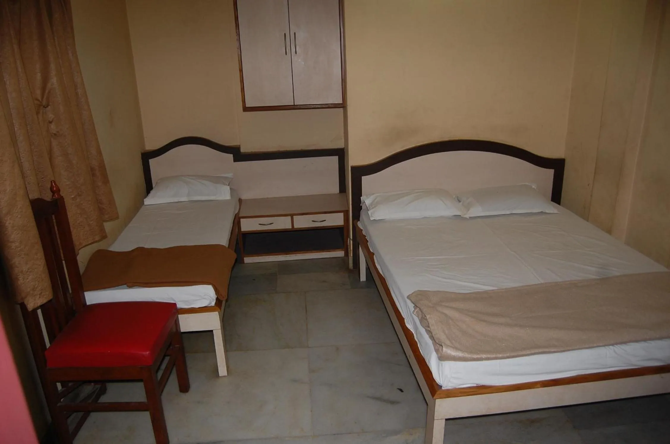 Bed in Greens Residency