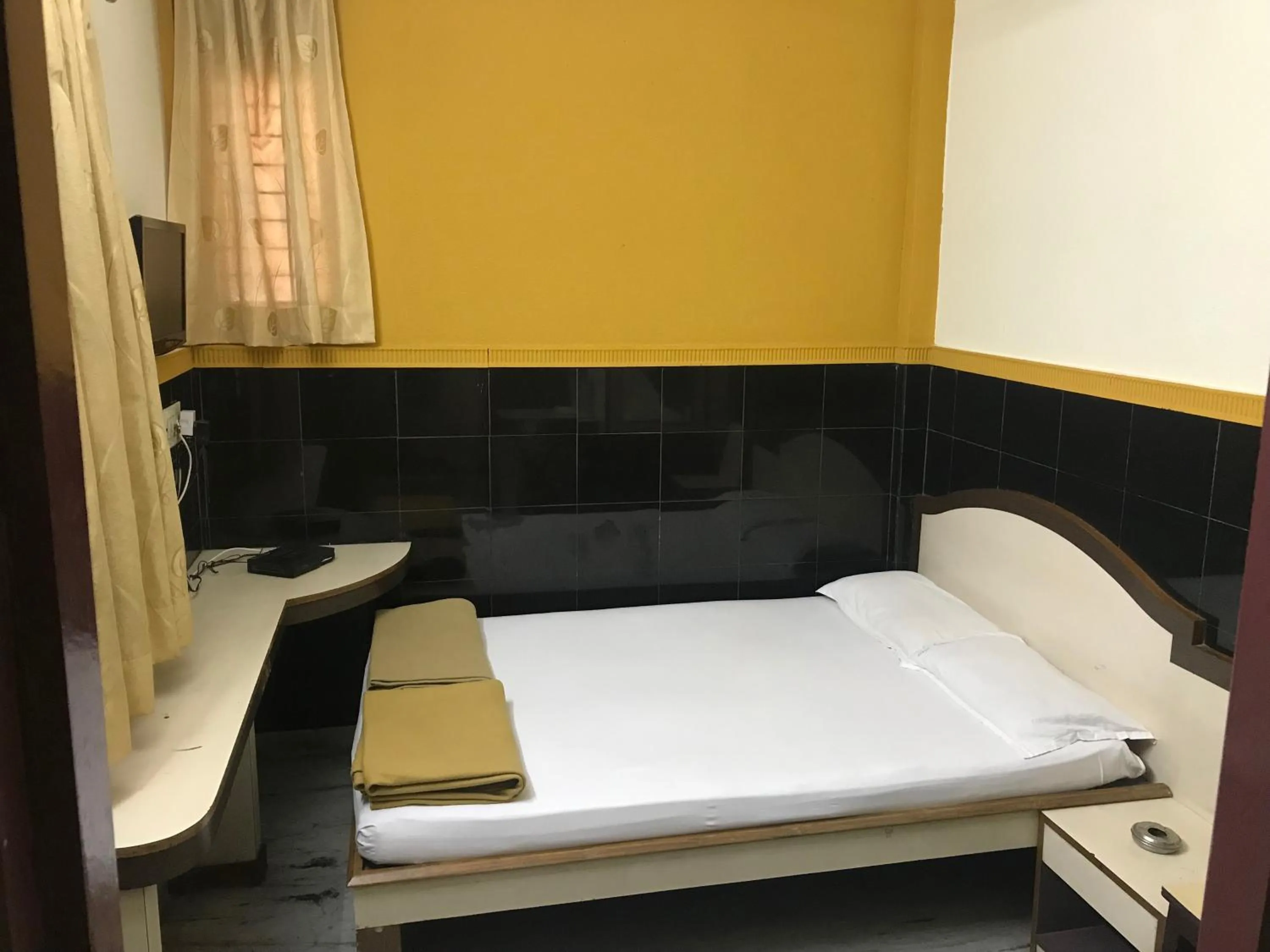 Bed in Greens Residency