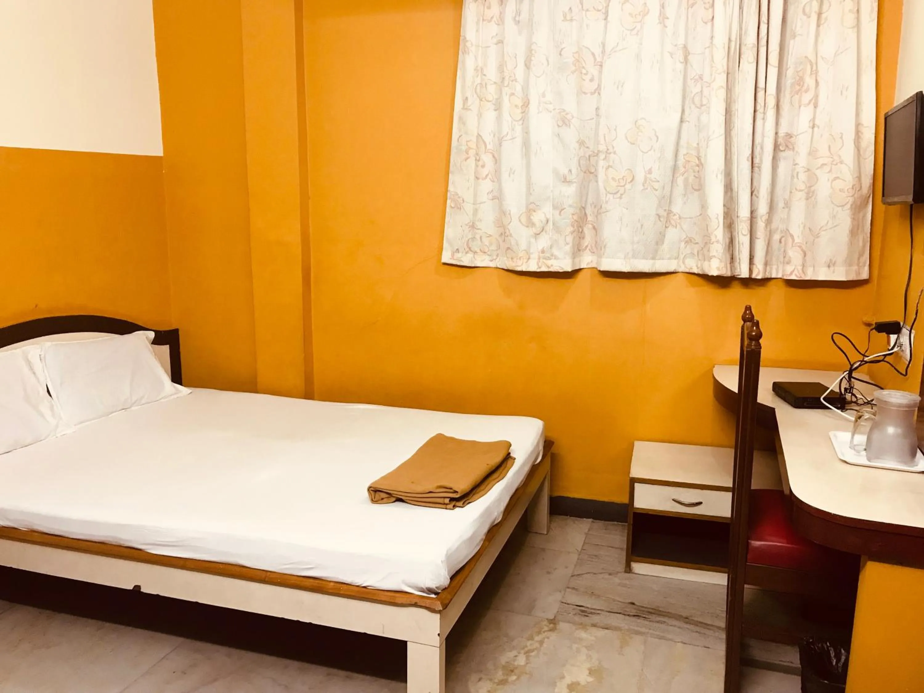 Bed in Greens Residency