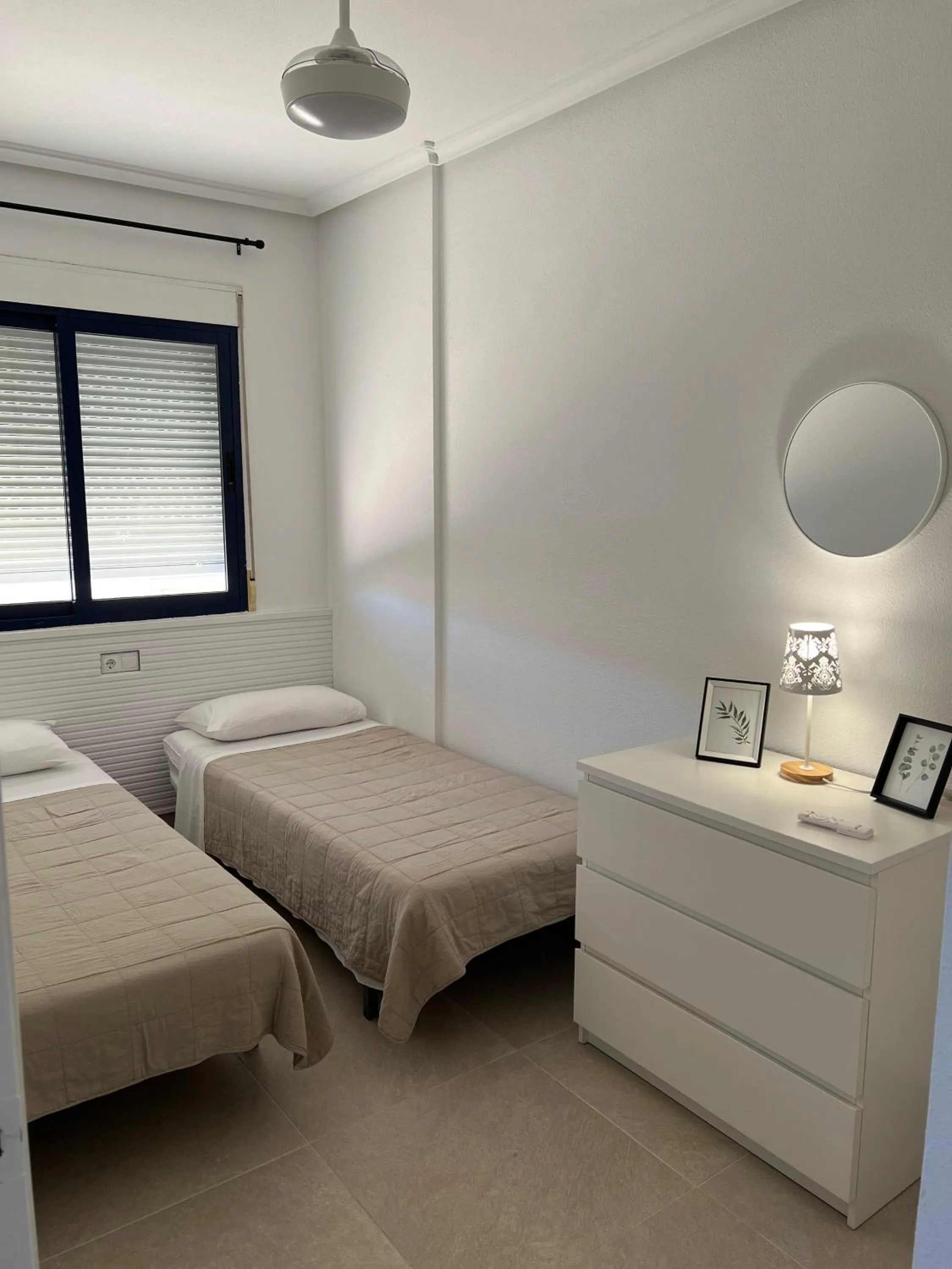 Bed in Playamarina 1 Reception