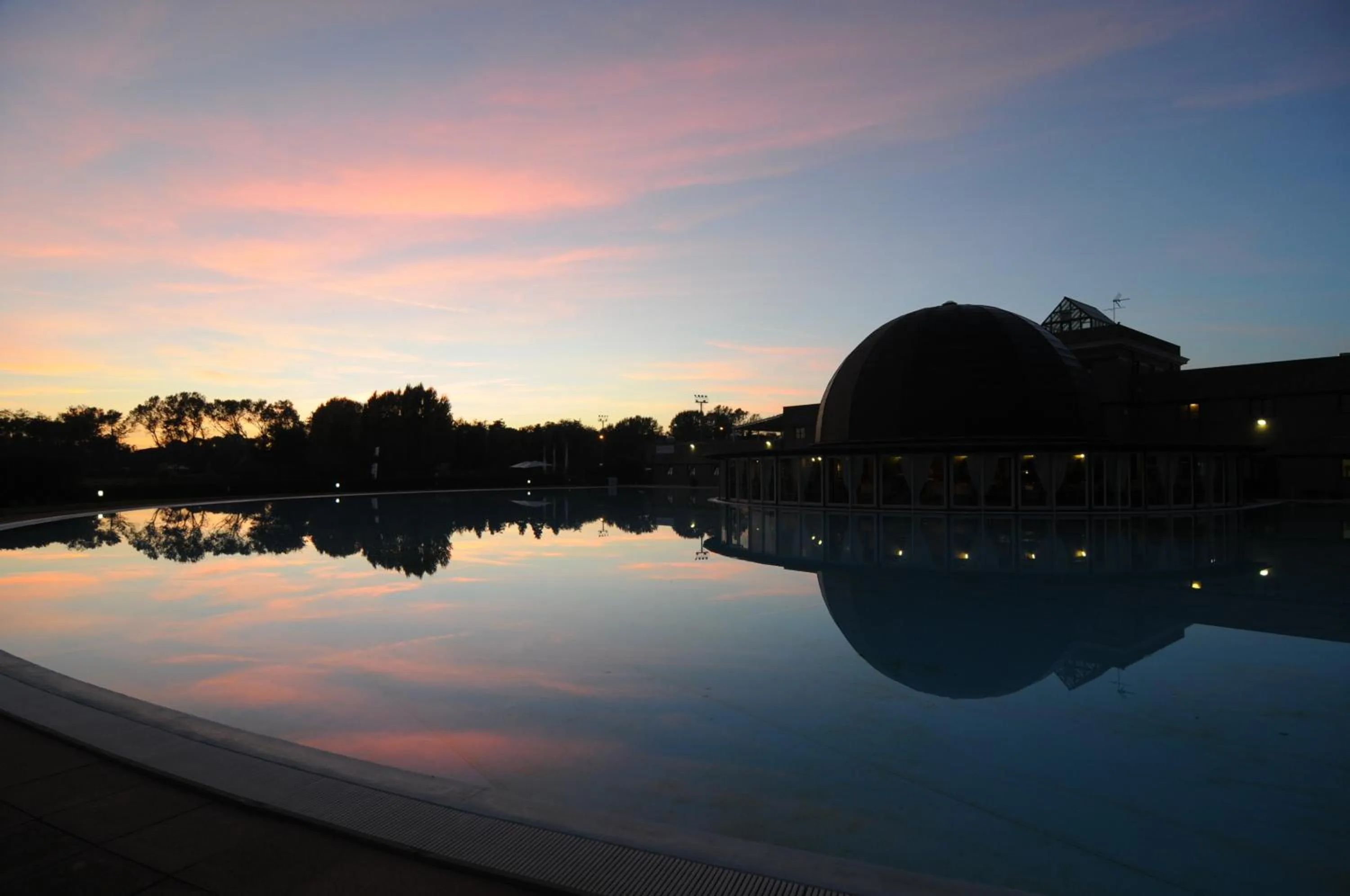 Restaurant/places to eat in Cosmopolitan Golf & Beach Resort