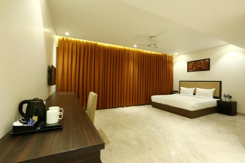 Deluxe King Suite in Centrum Hotel by Brijwasi