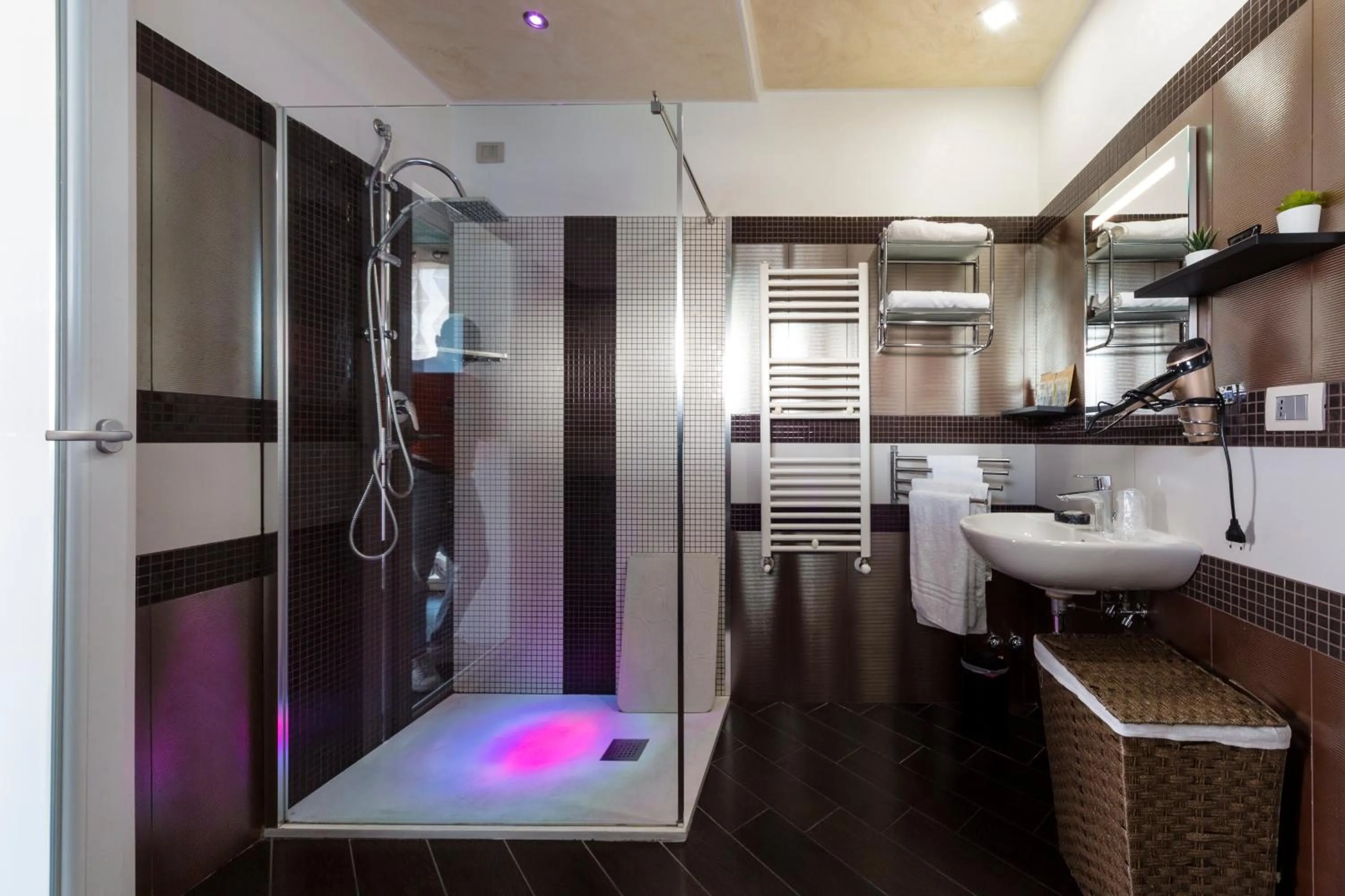 Shower in B&B Palazzo del Toro