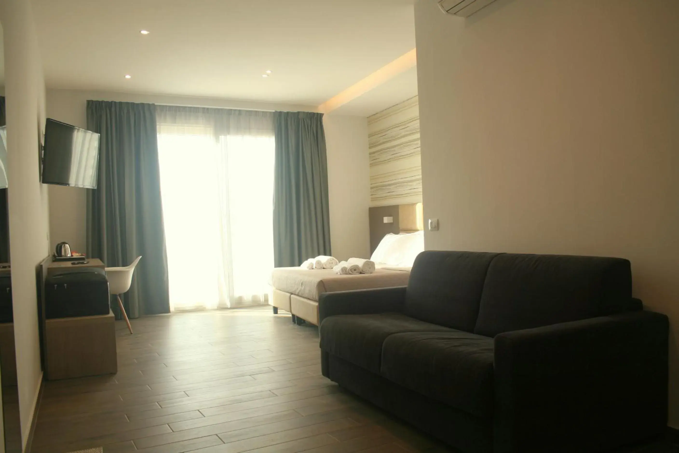 Deluxe Double or Twin Room - single occupancy in International Hotel Dakar Deluxe Double or Twin Room - single occupancy in International Hotel Dakar
