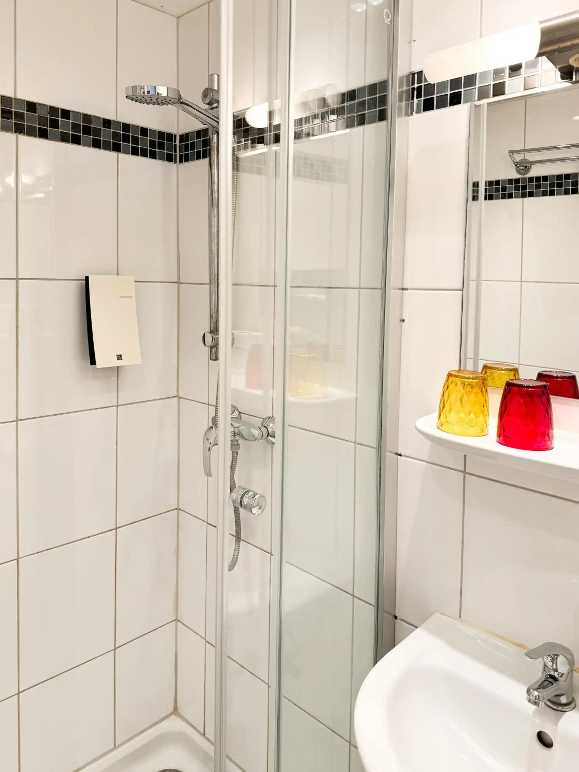 Shower in Hotel Sendlinger Tor Shower in Hotel Sendlinger Tor