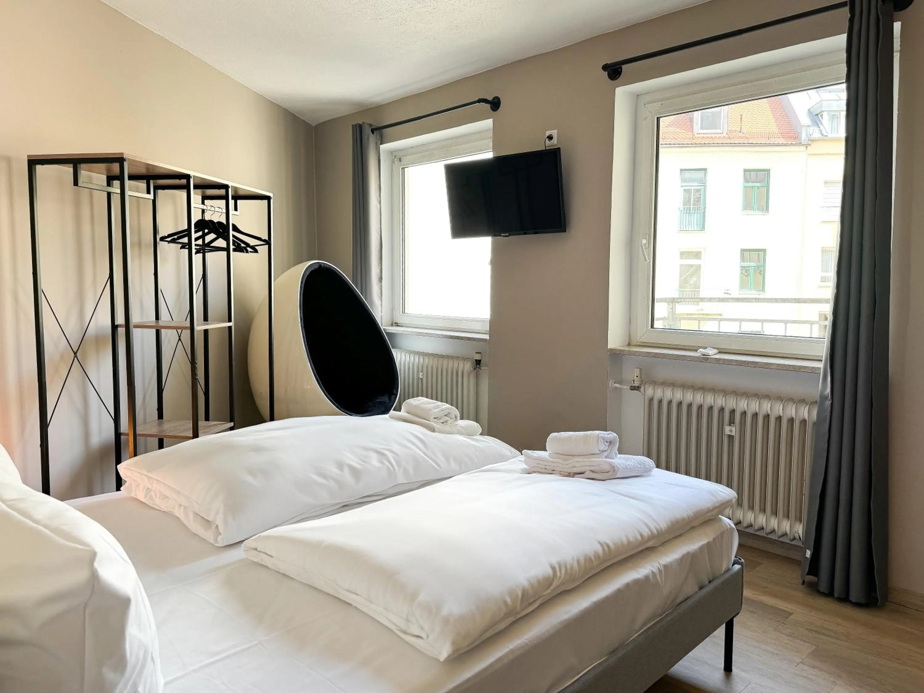 Photo of the whole room, Bed in Hotel Sendlinger Tor