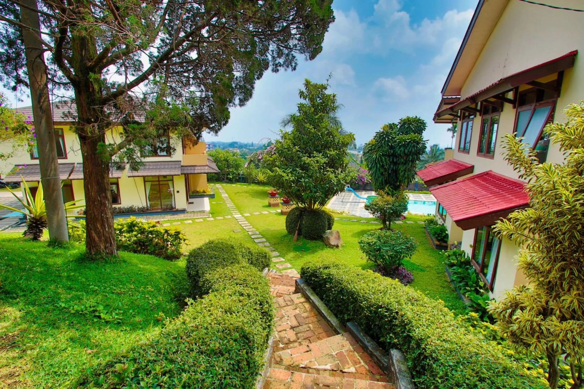 Garden in The Jayakarta Cisarua