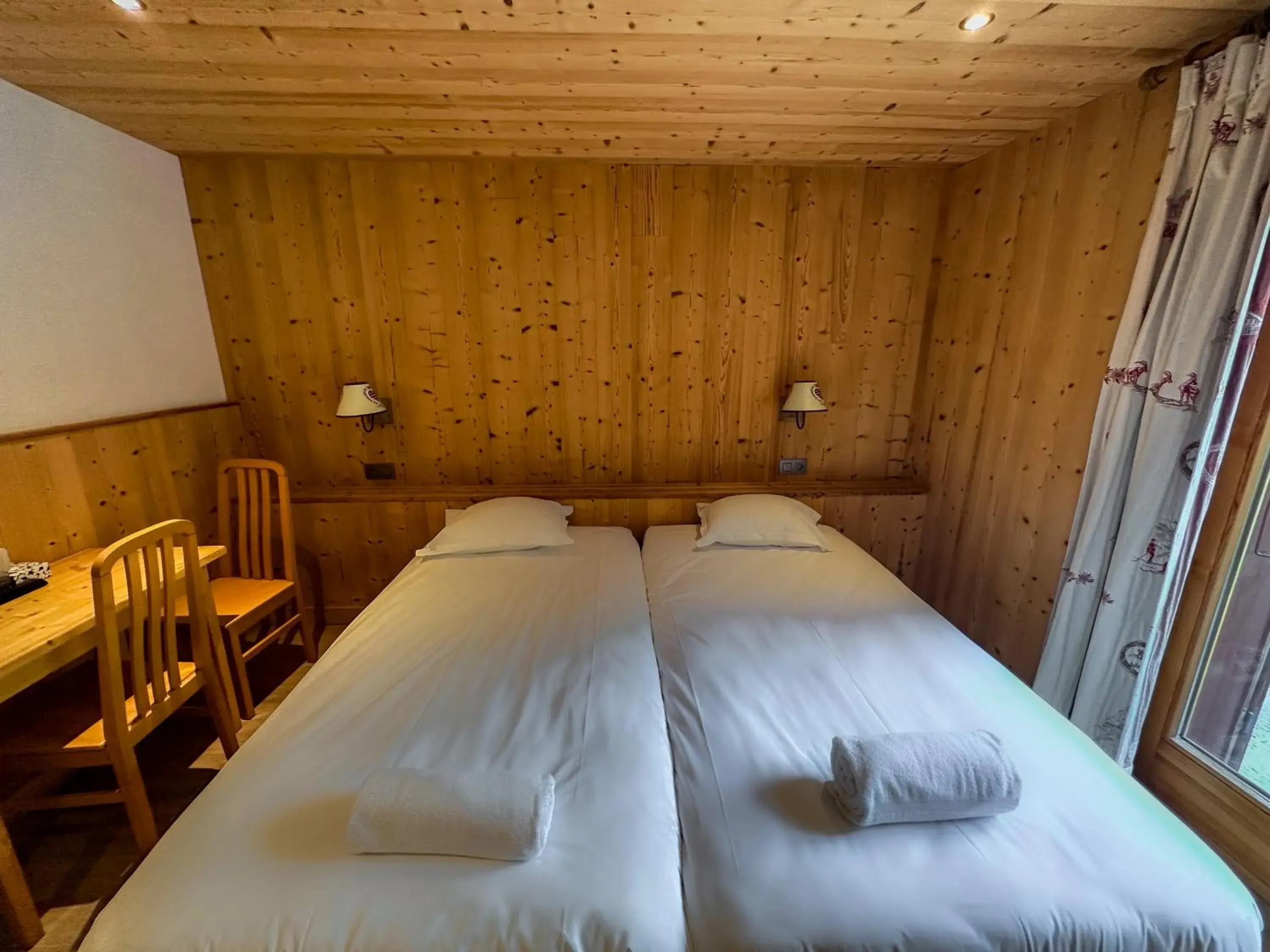 Photo of the whole room, Bed in L'Arveyron Open House Photo of the whole room, Bed in L'Arveyron Open House