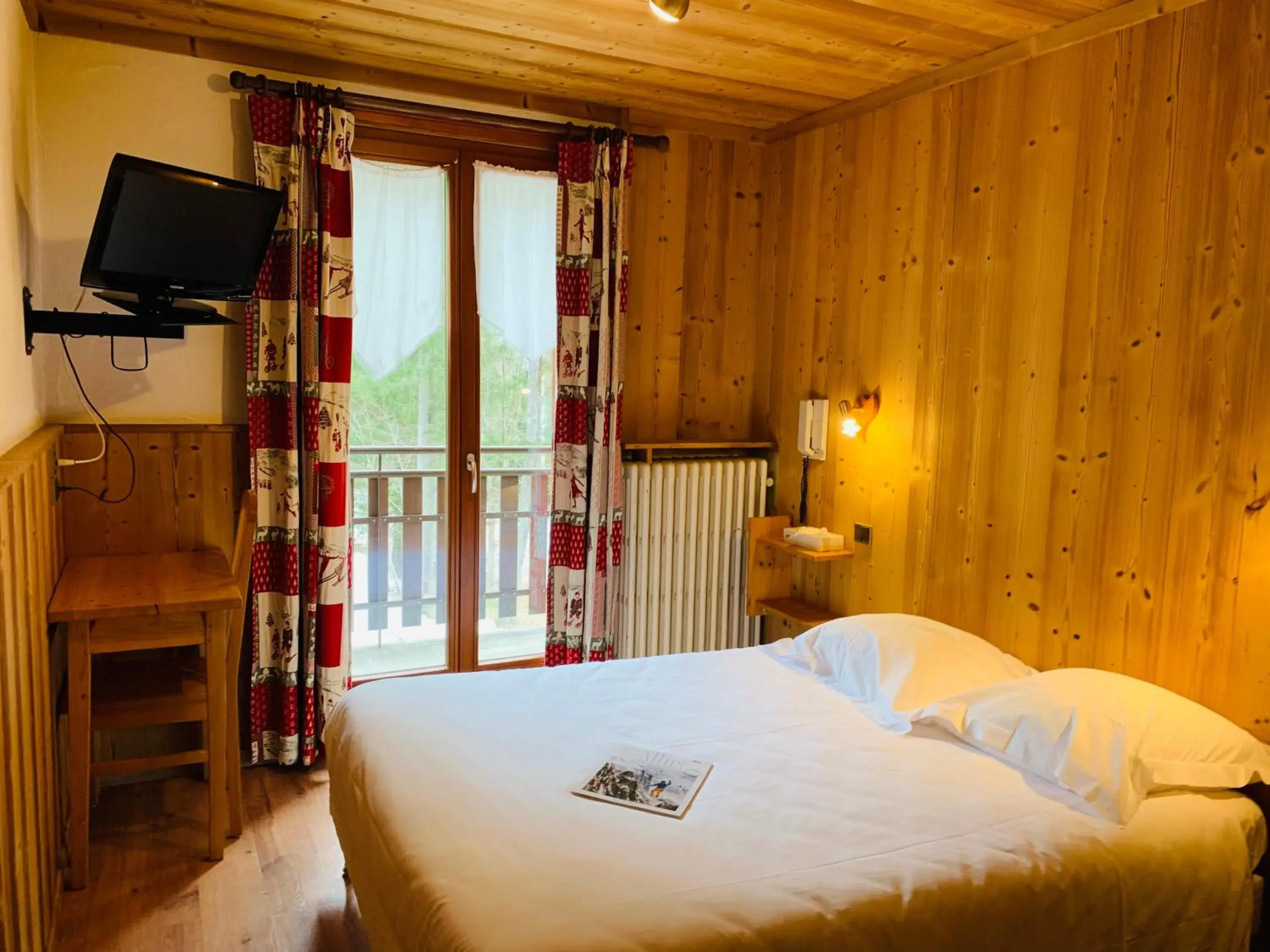 Bed in L'Arveyron Open House Bed in L'Arveyron Open House