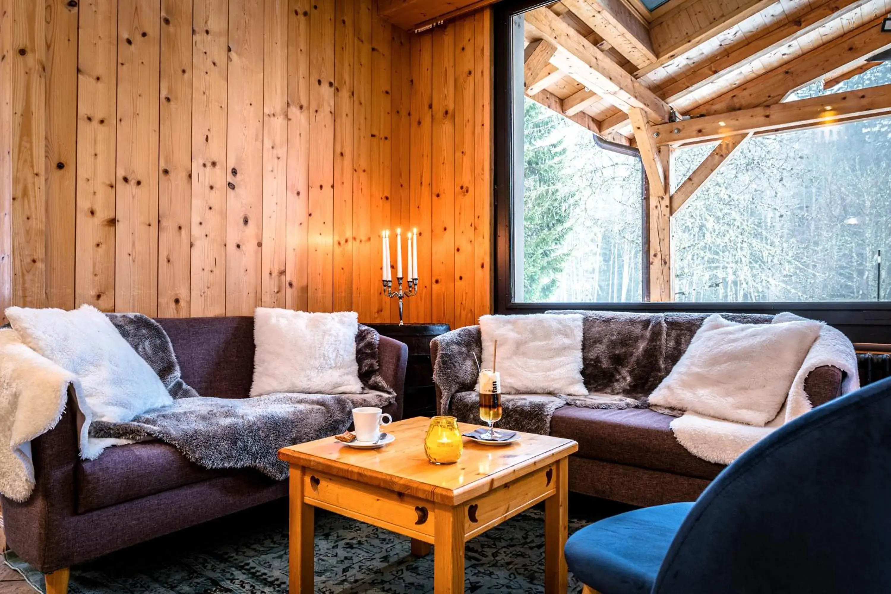 Restaurant/places to eat in L'Arveyron Open House Restaurant/places to eat in L'Arveyron Open House