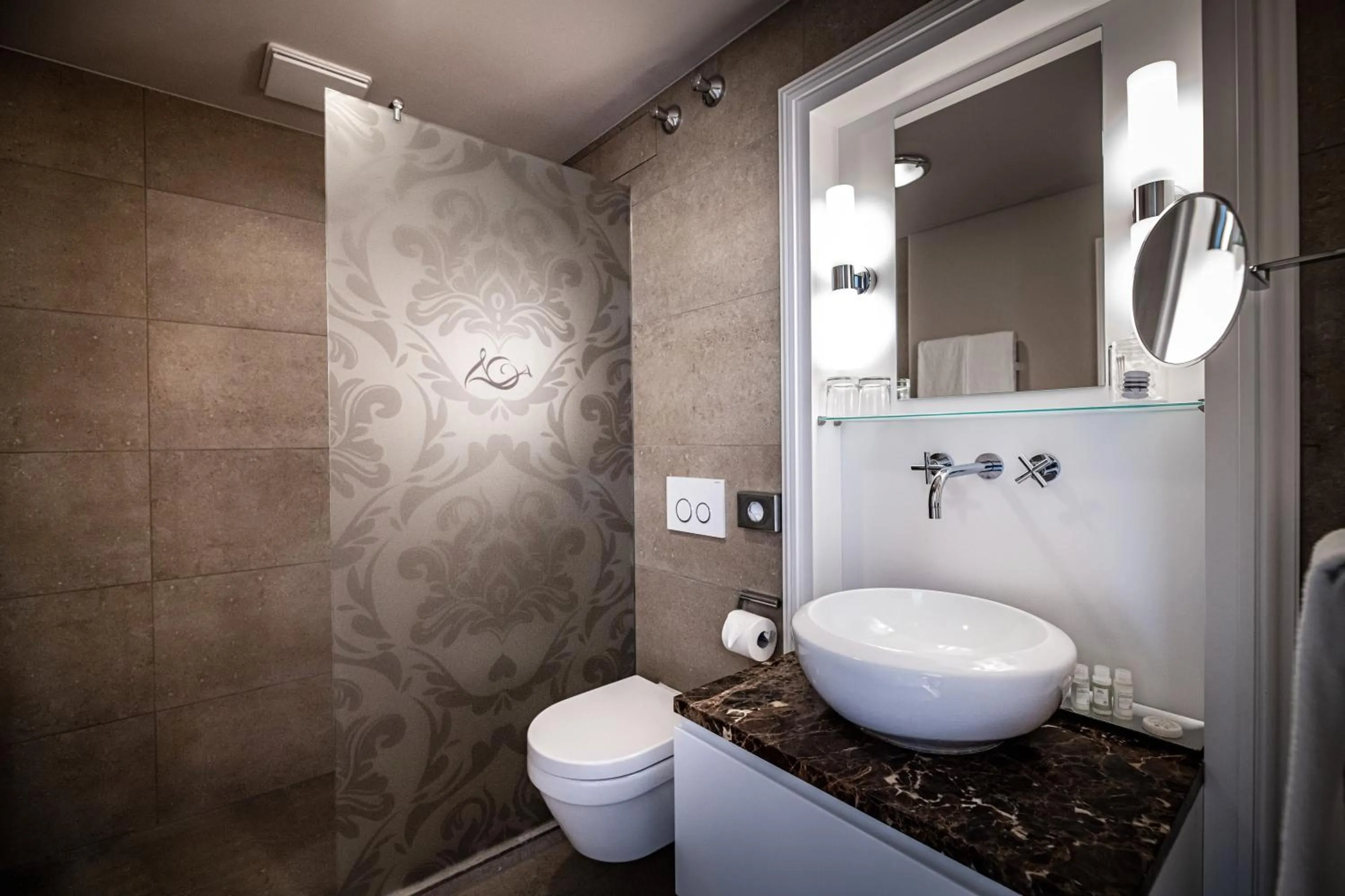 Shower in Romantik Hotel Kleber Post