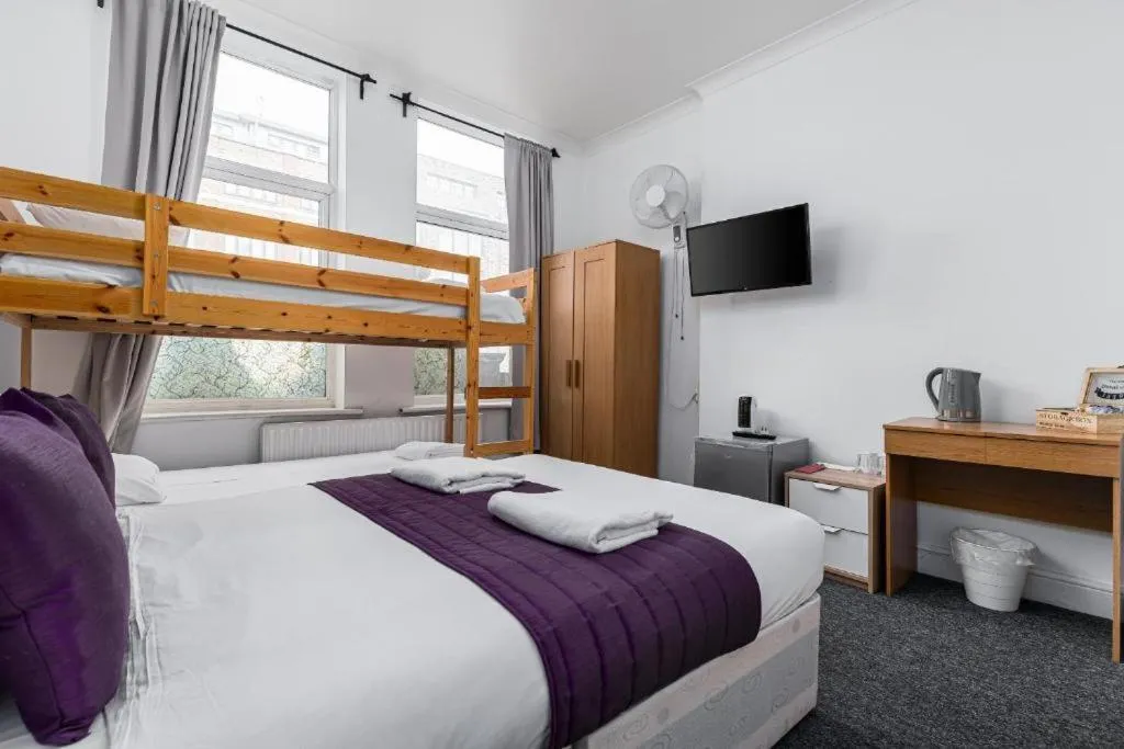 Economy Quadruple Room in Vilenza Hotel