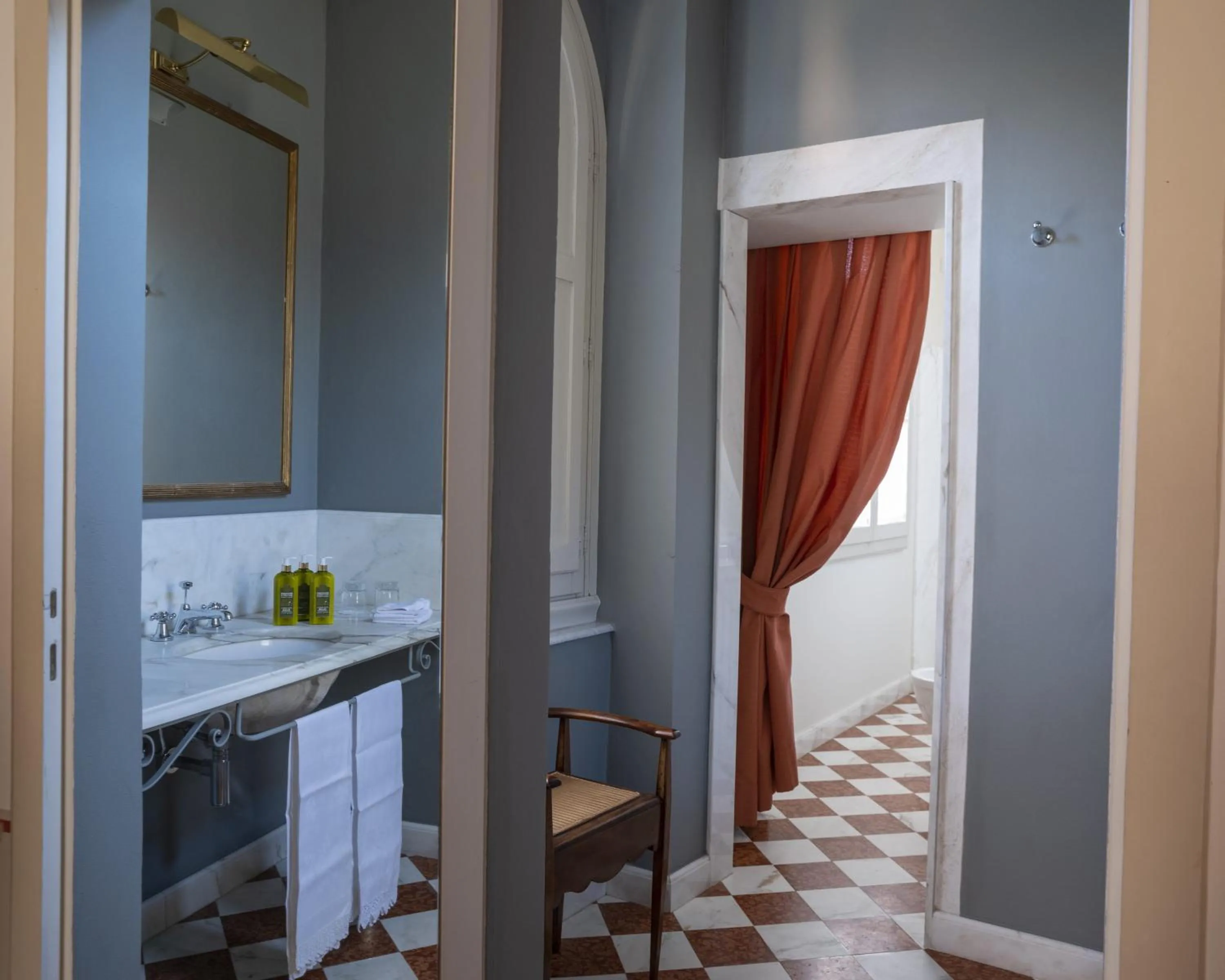Bathroom in Albergo Pietrasanta