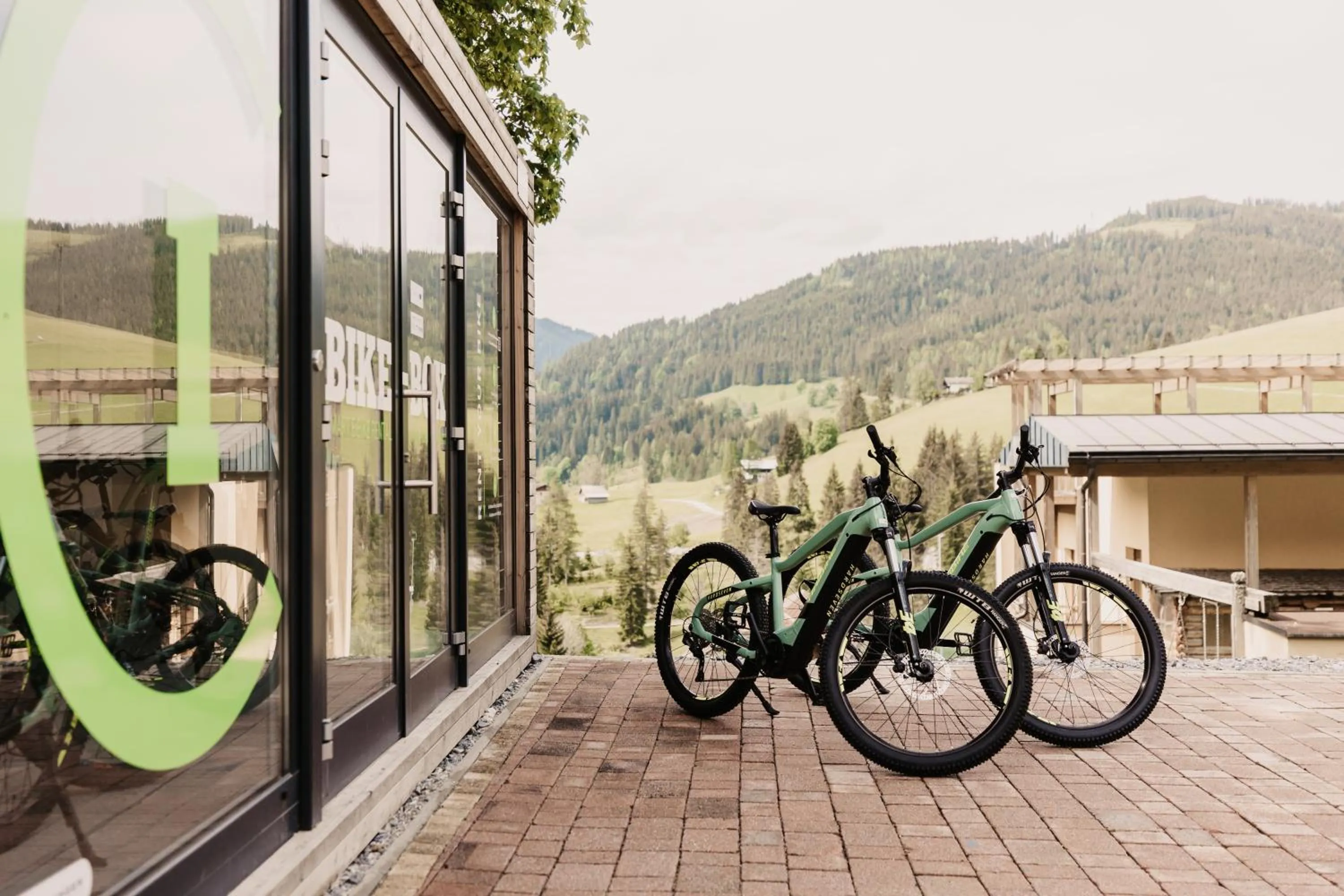 Cycling in Hotel Neubergerhof