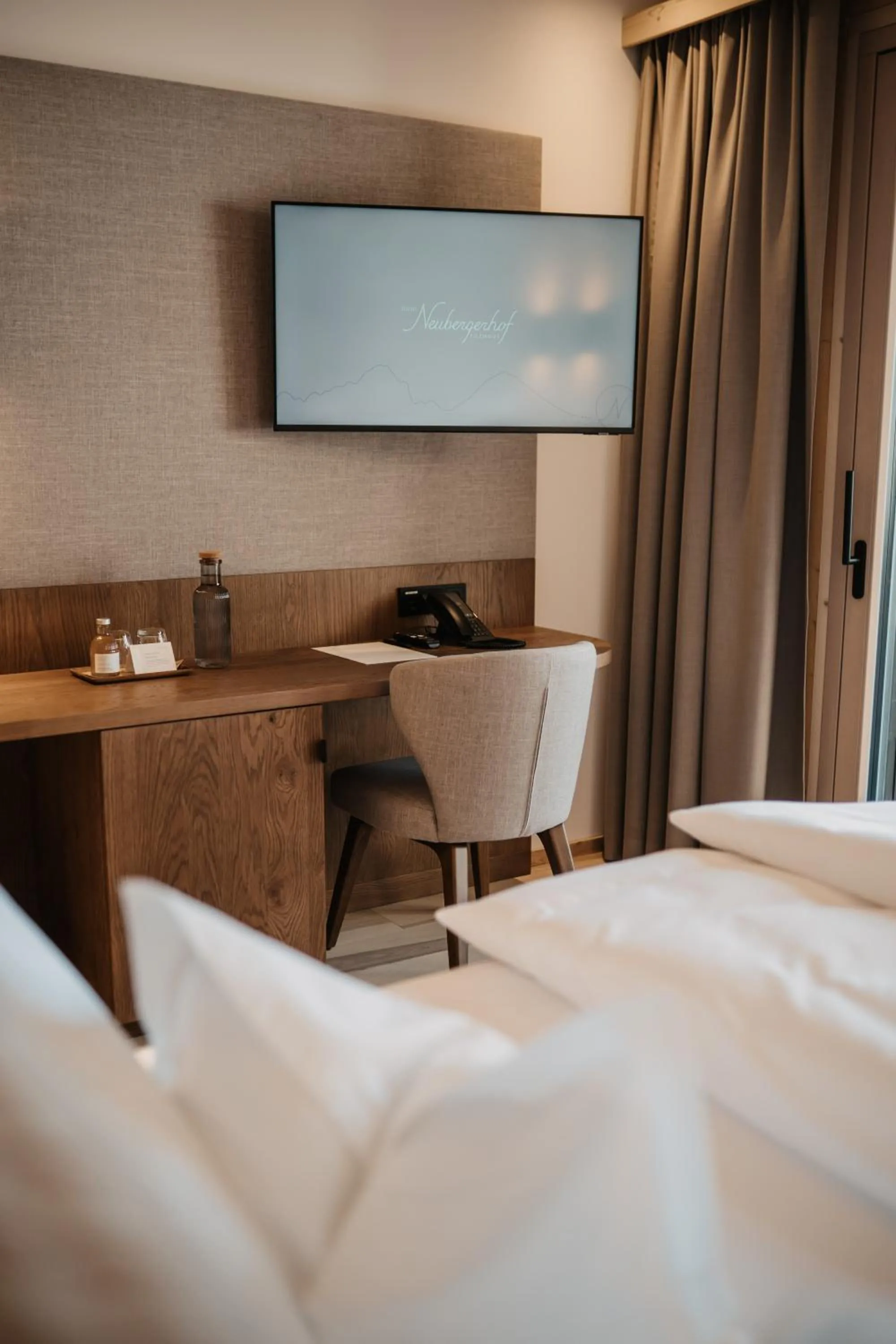 TV and multimedia, Bed in Hotel Neubergerhof