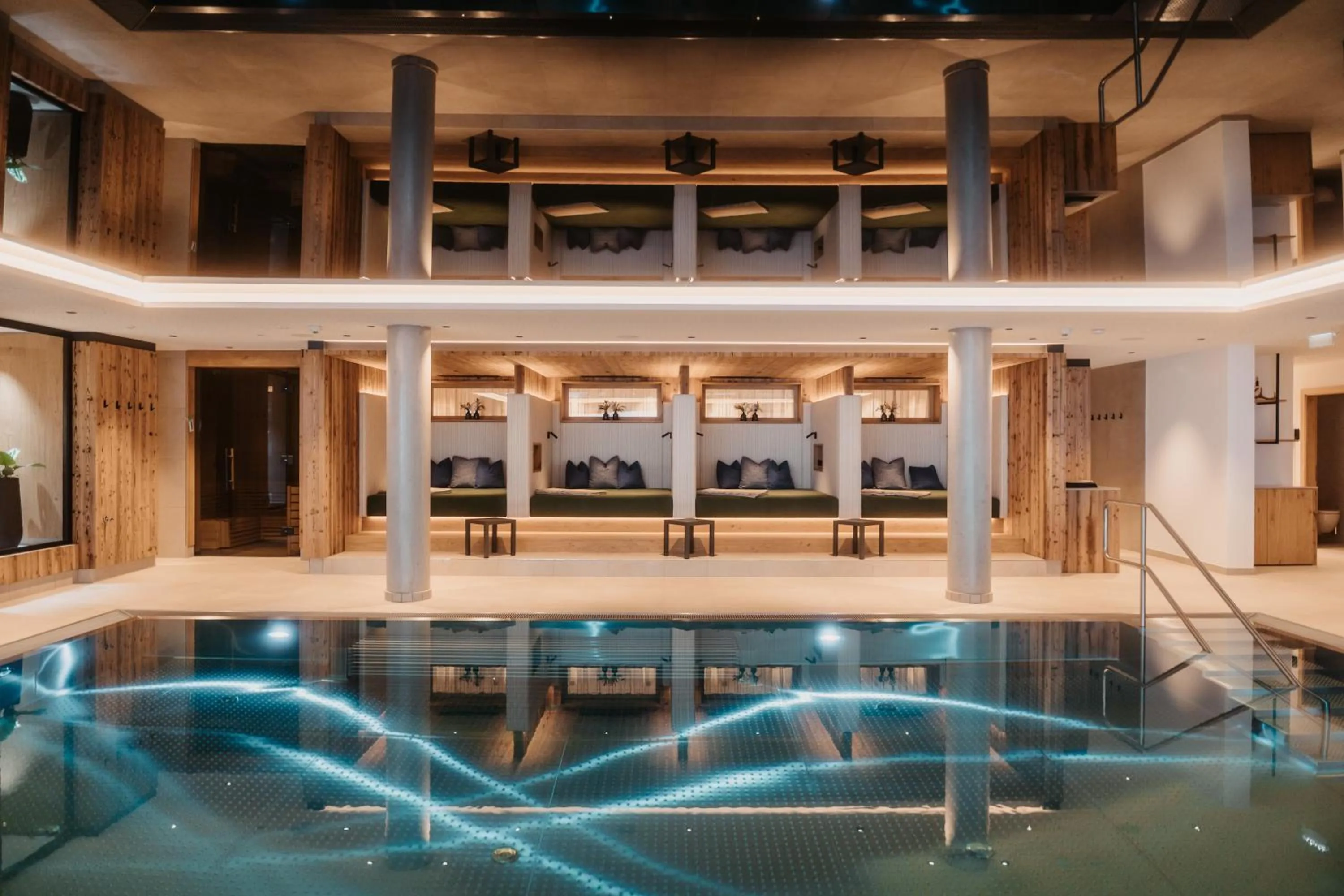 Swimming pool in Hotel Neubergerhof
