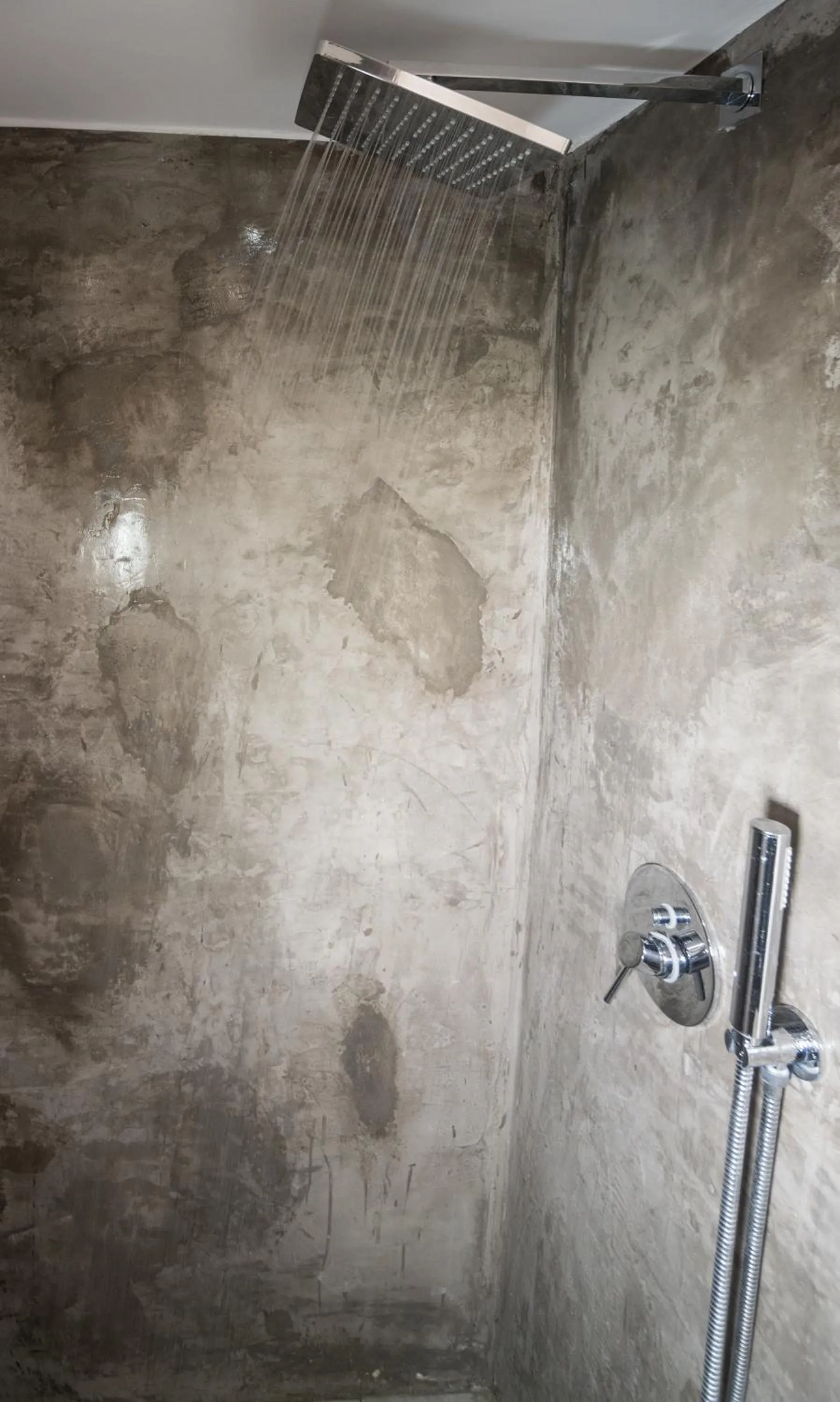 Shower in Ifestia Hotel