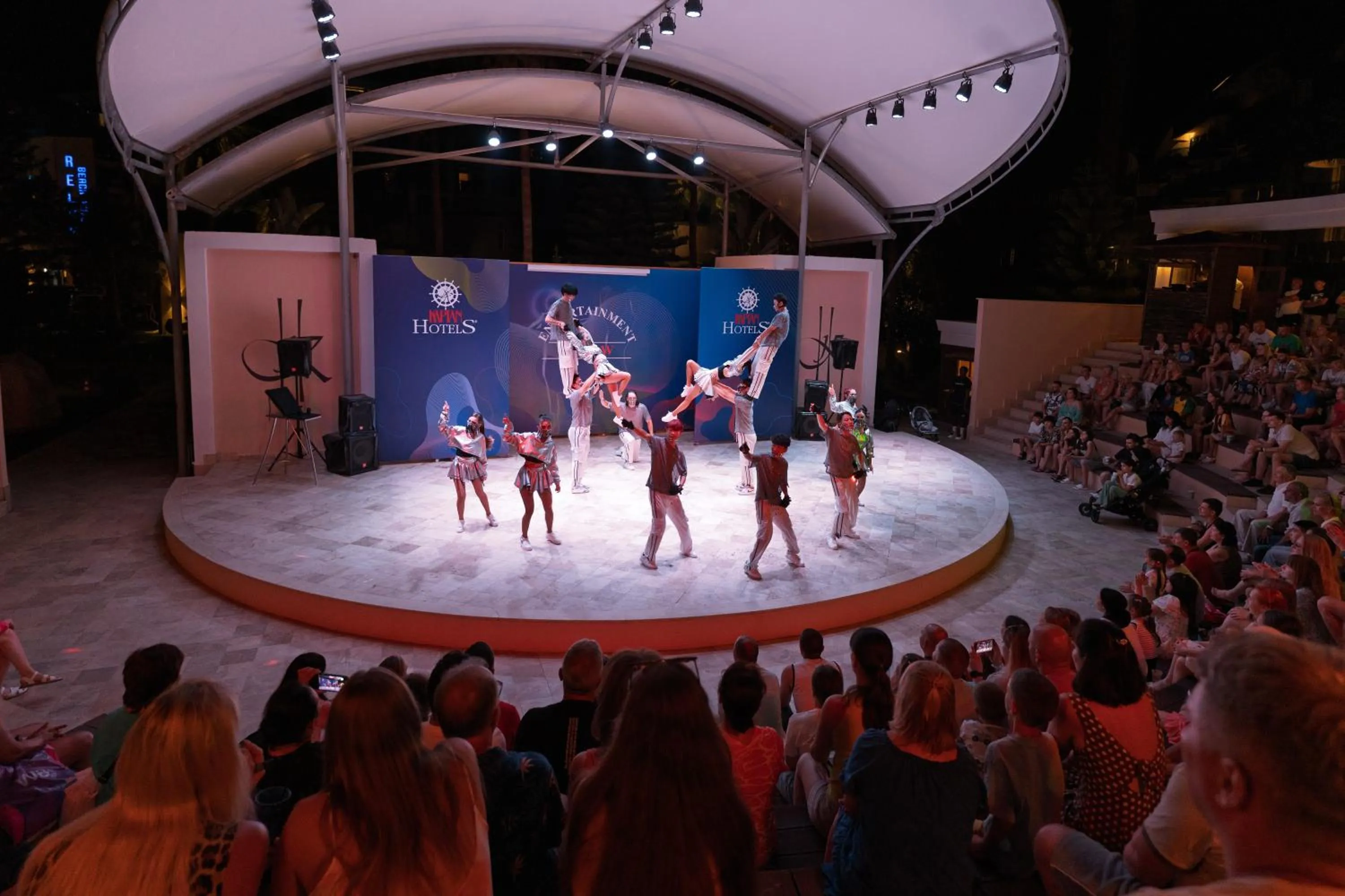 Evening entertainment in Hotel Grand Kaptan - Ultra All Inclusive