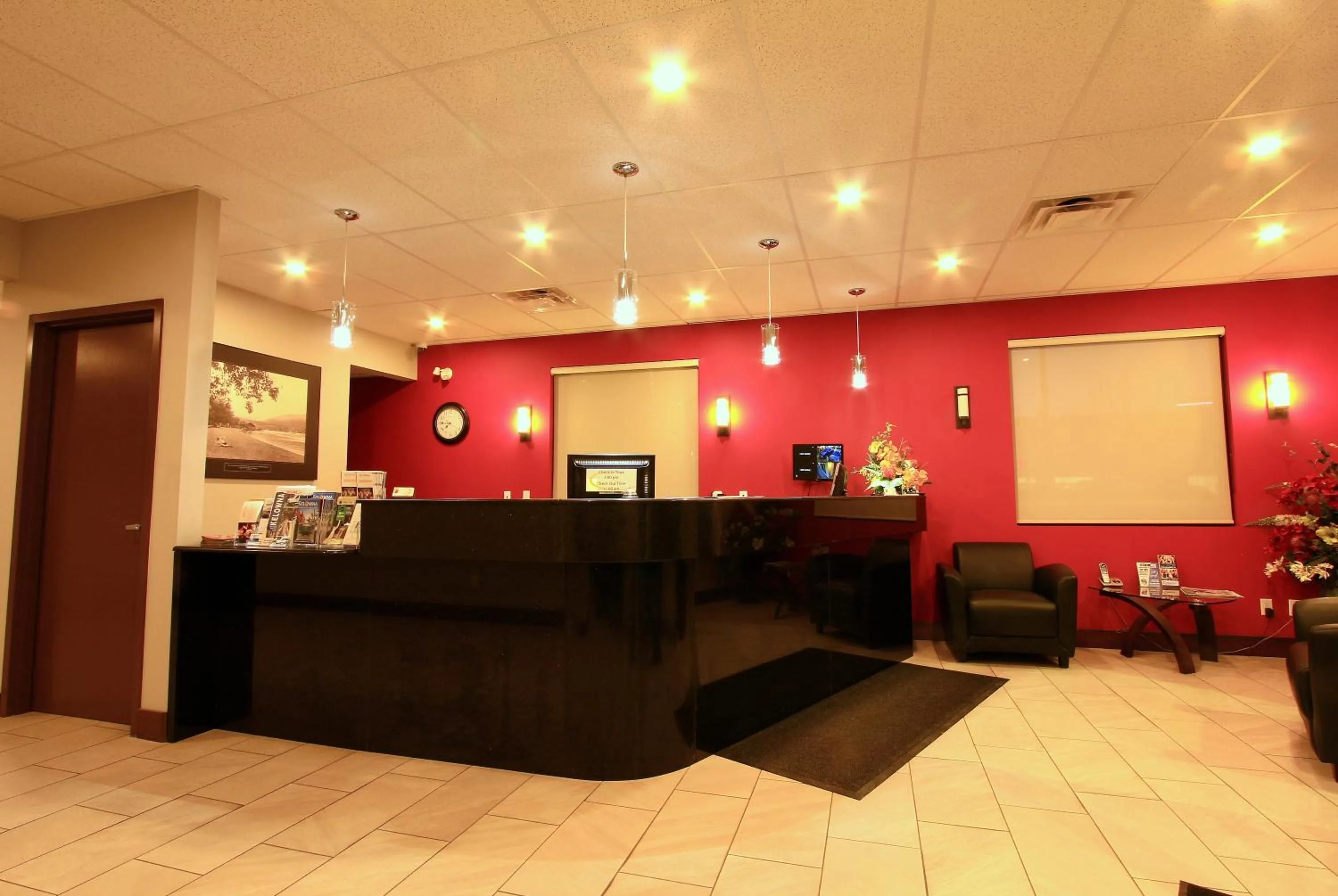 Lobby or reception in Super 8 by Wyndham Kelowna BC