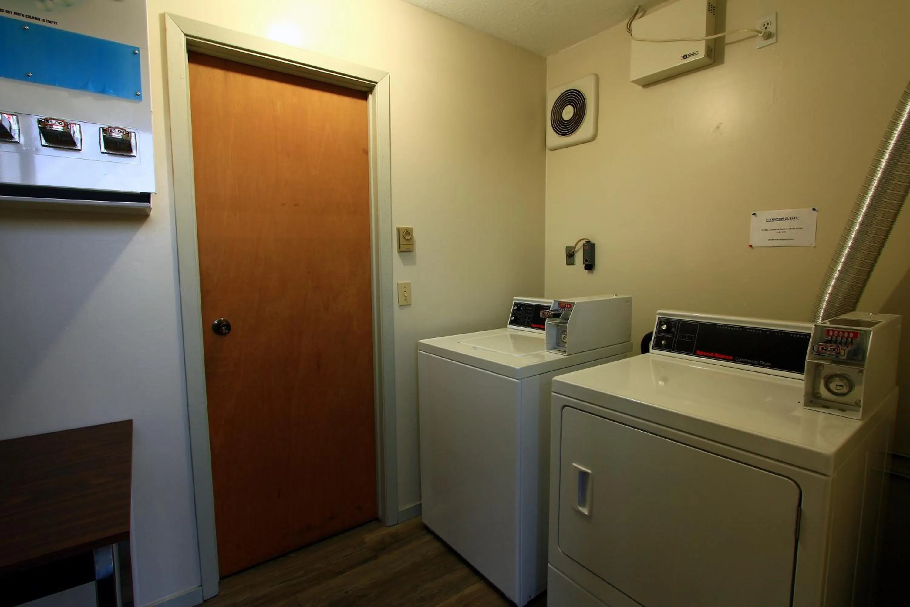 Area and facilities in Super 8 by Wyndham Kelowna BC