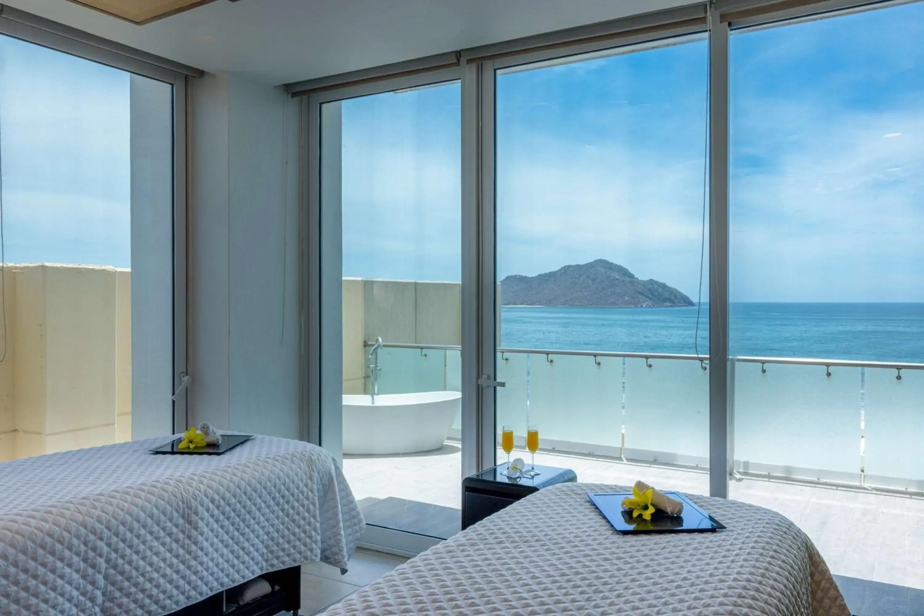 Spa and wellness centre/facilities, Bed in DoubleTree by Hilton Mazatlan, SIN Spa and wellness centre/facilities, Bed in DoubleTree by Hilton Mazatlan, SIN