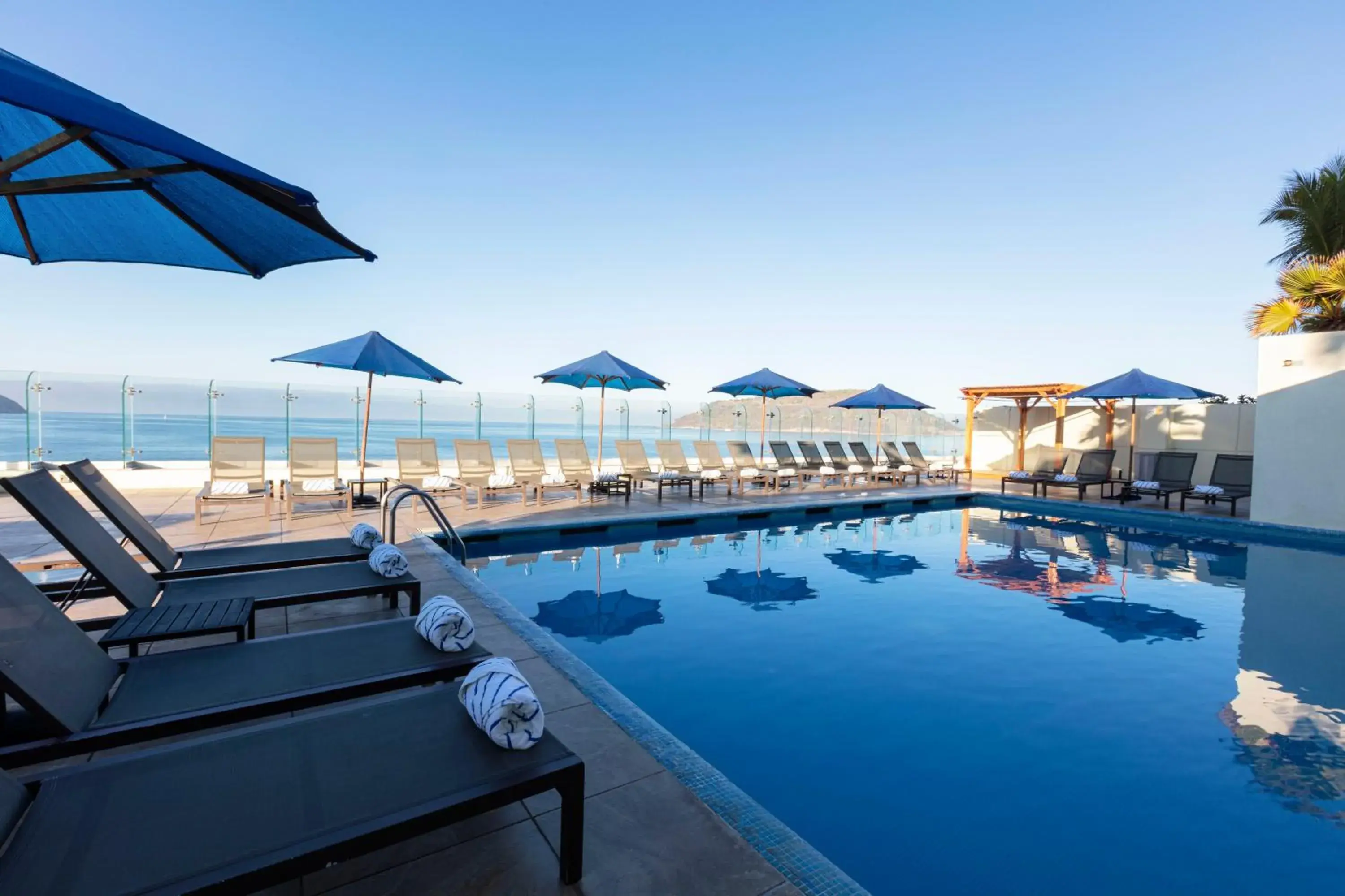 Swimming pool in DoubleTree by Hilton Mazatlan, SIN Swimming pool in DoubleTree by Hilton Mazatlan, SIN