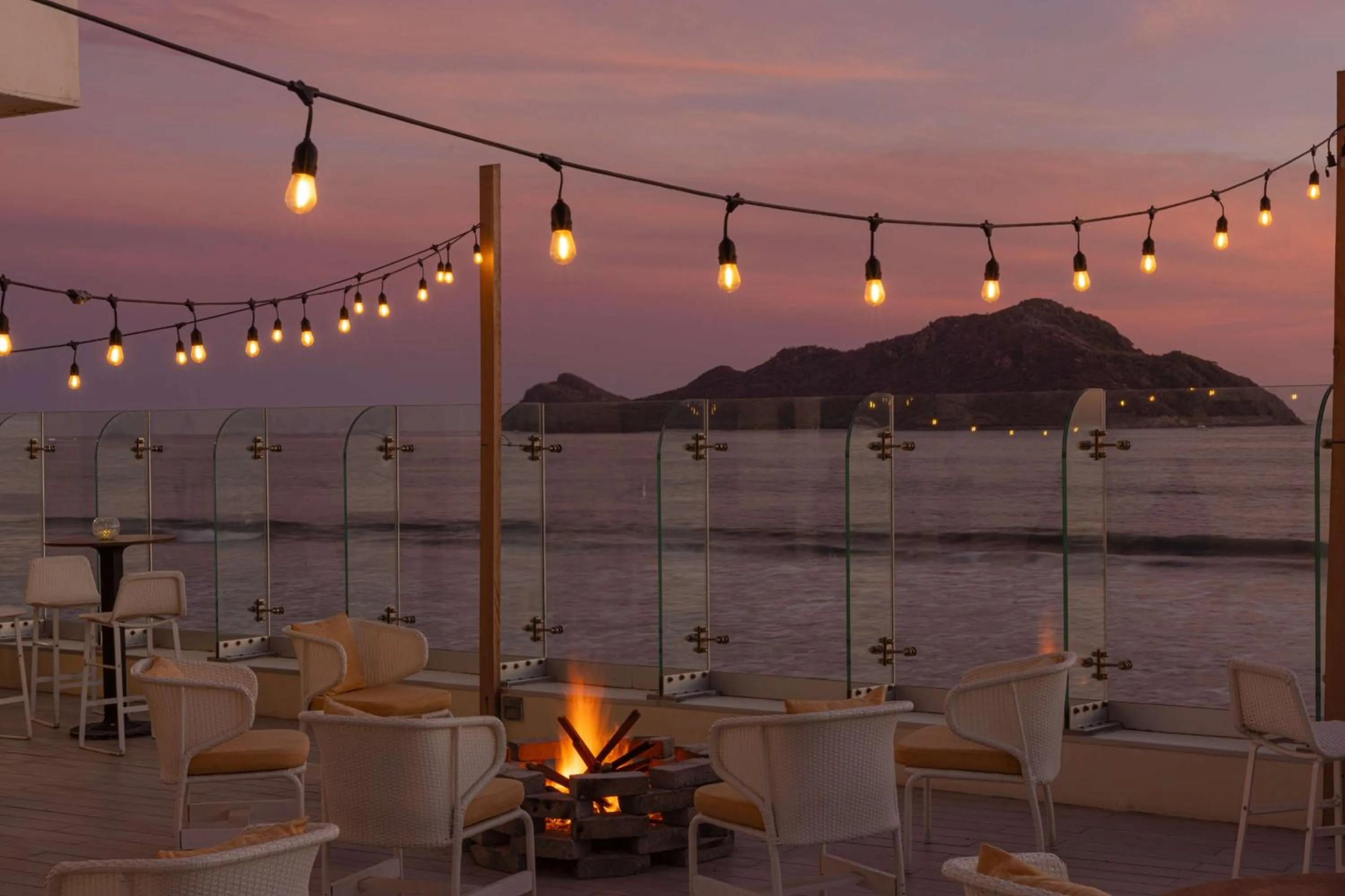 Dining area in DoubleTree by Hilton Mazatlan, SIN