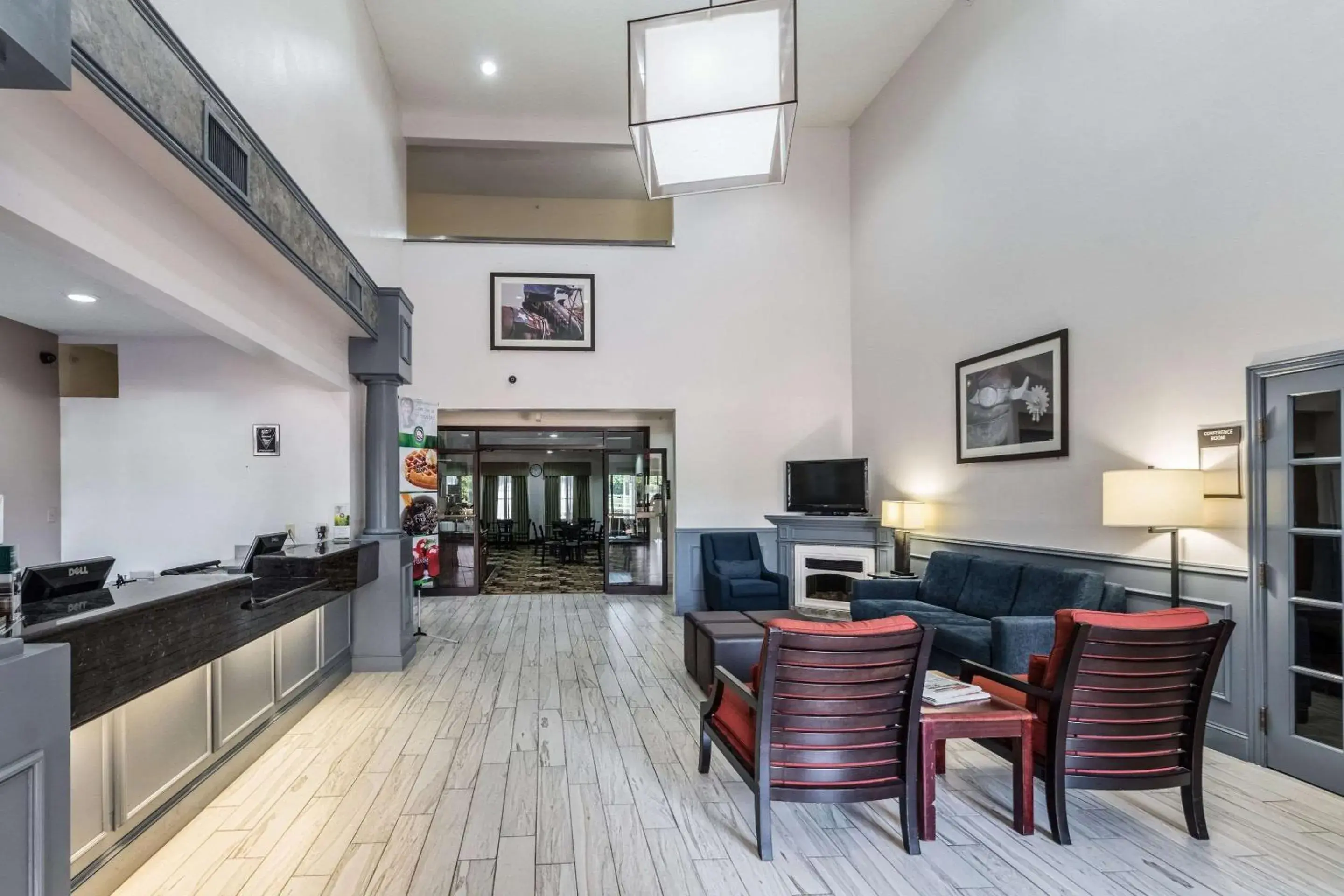 Lobby or reception in Quality Suites Burleson - Ft Worth Lobby or reception in Quality Suites Burleson - Ft Worth