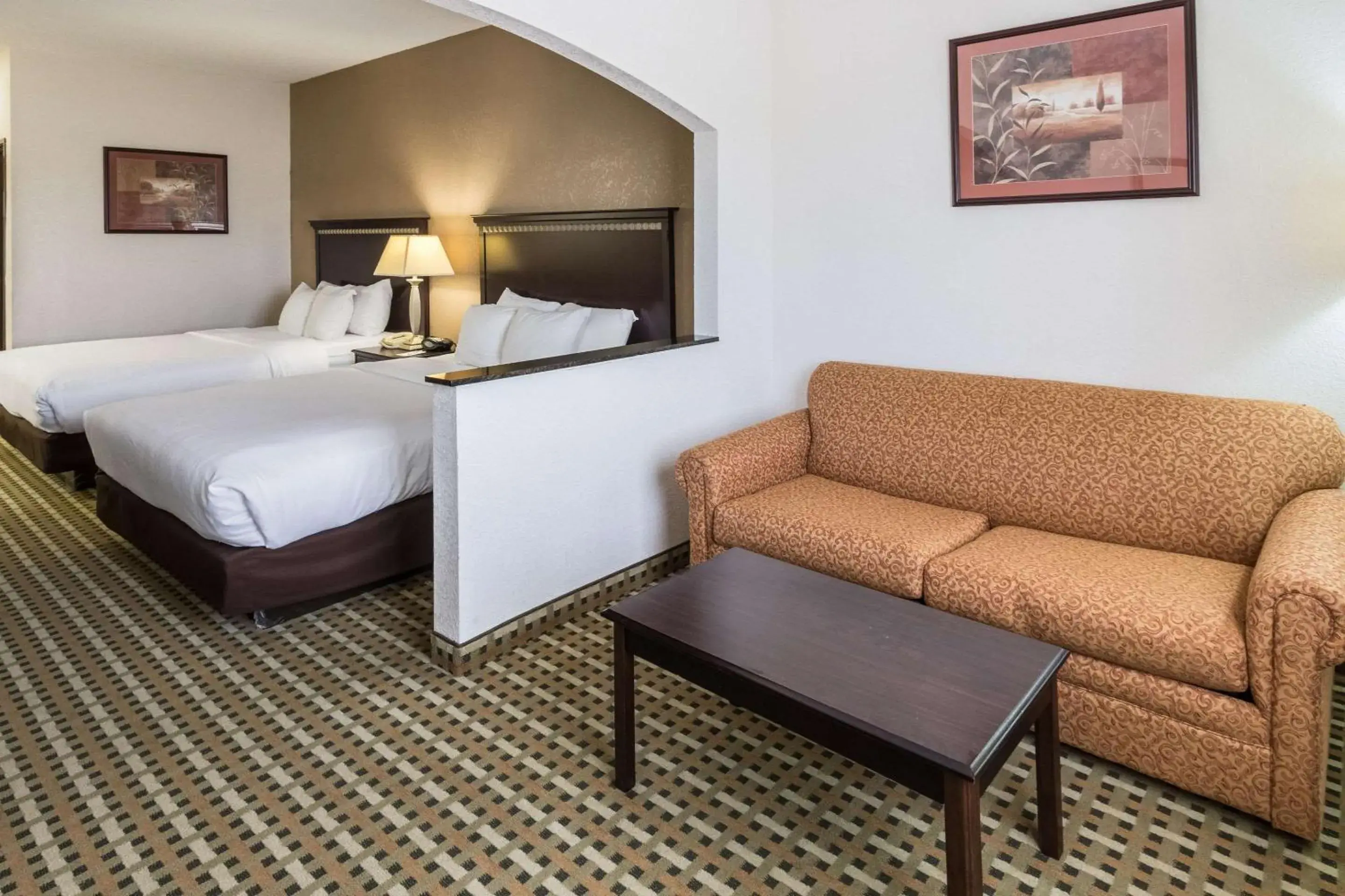 Photo of the whole room, Bed in Quality Suites Burleson - Ft Worth Photo of the whole room, Bed in Quality Suites Burleson - Ft Worth