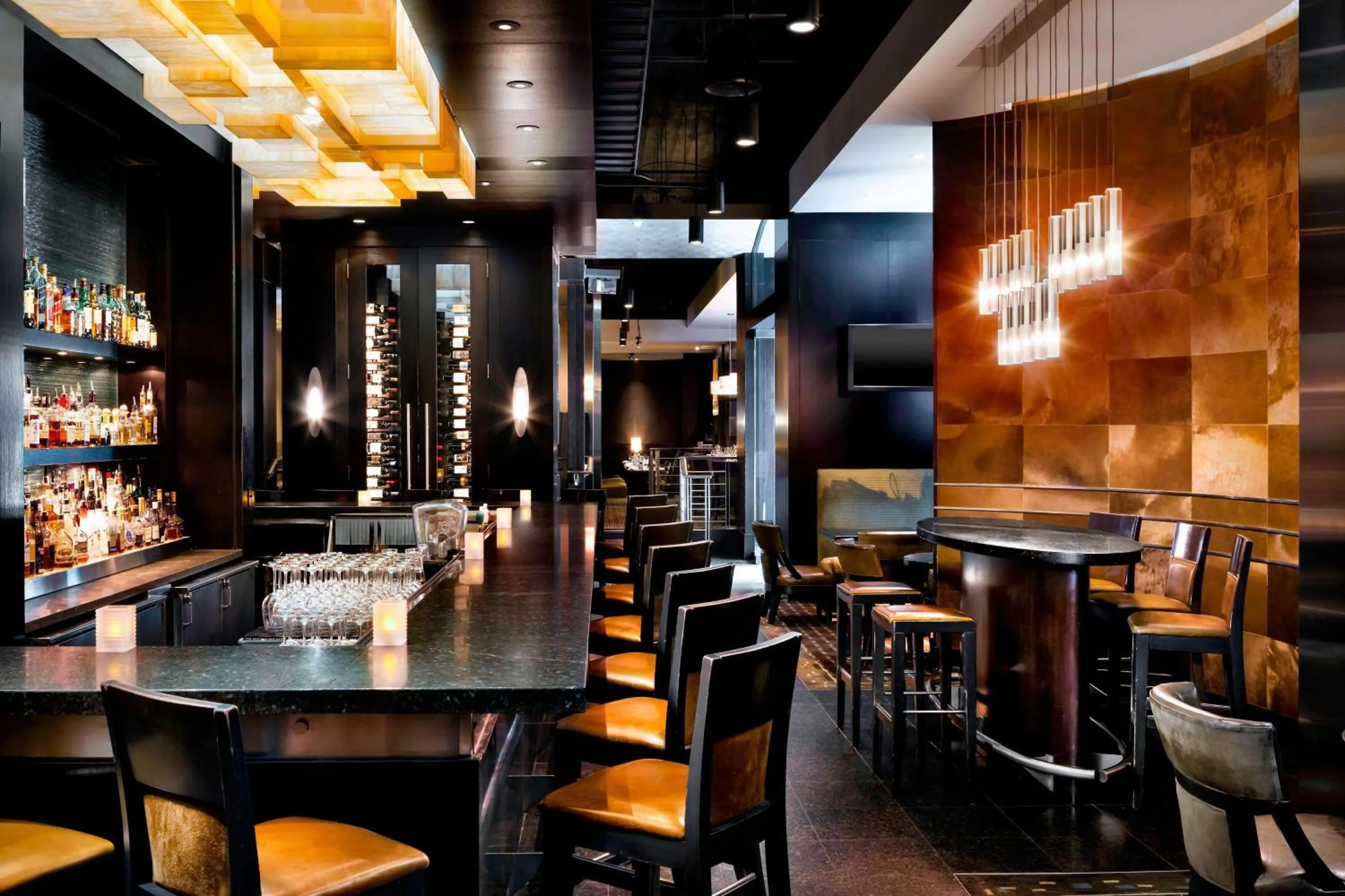 Lounge or bar in The Westin Calgary